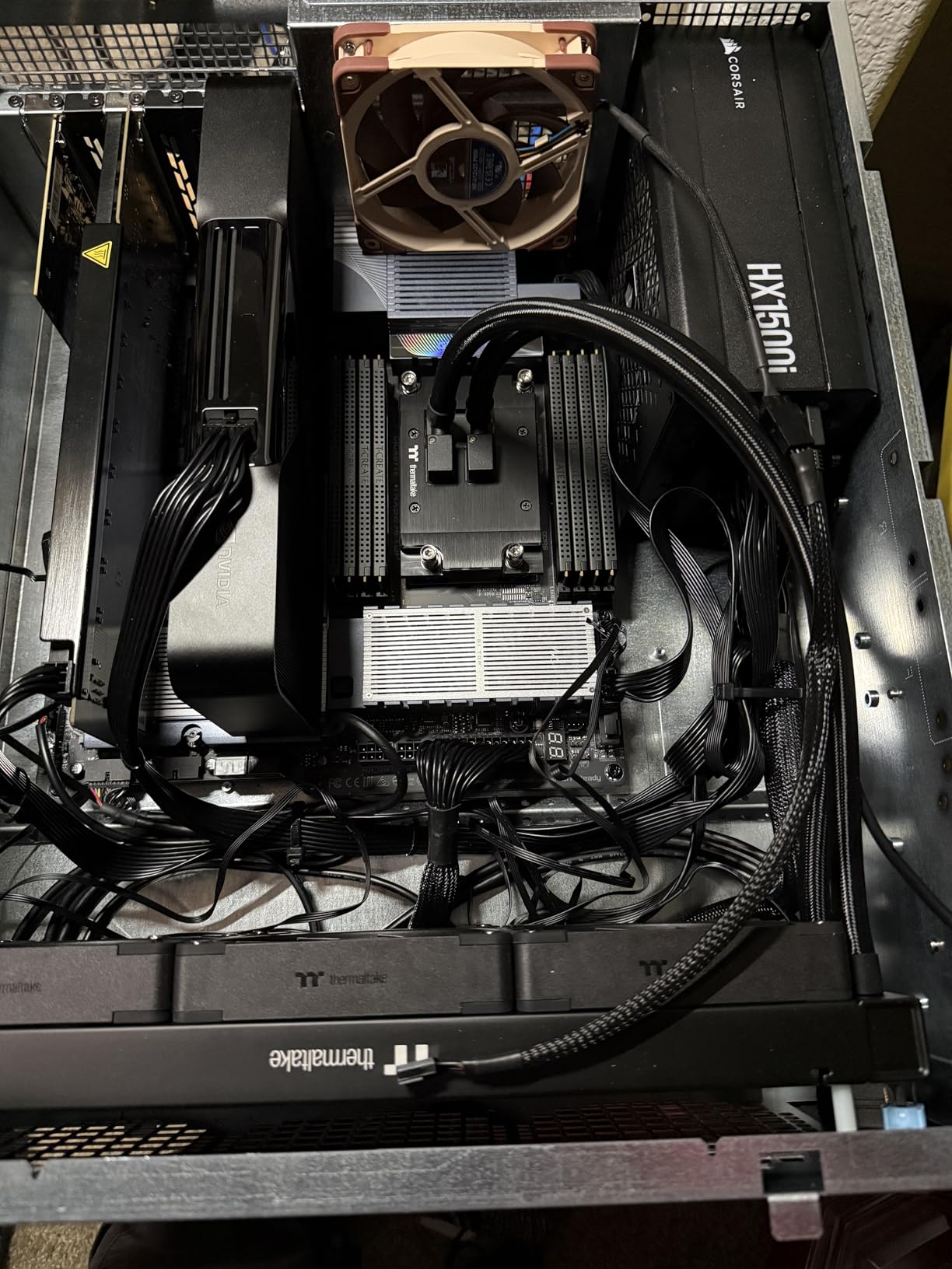 Thermaltake AW420 Liquid Cooler (Intel LGA 4677 / AMD sTR5/SP6) 420mm Radiator, 3x140mm 500~2000rpm PWM Toughfan Pro, Nickel-Plated Copper Block, Black, CL-W445-PL14BL-A customer photo 1