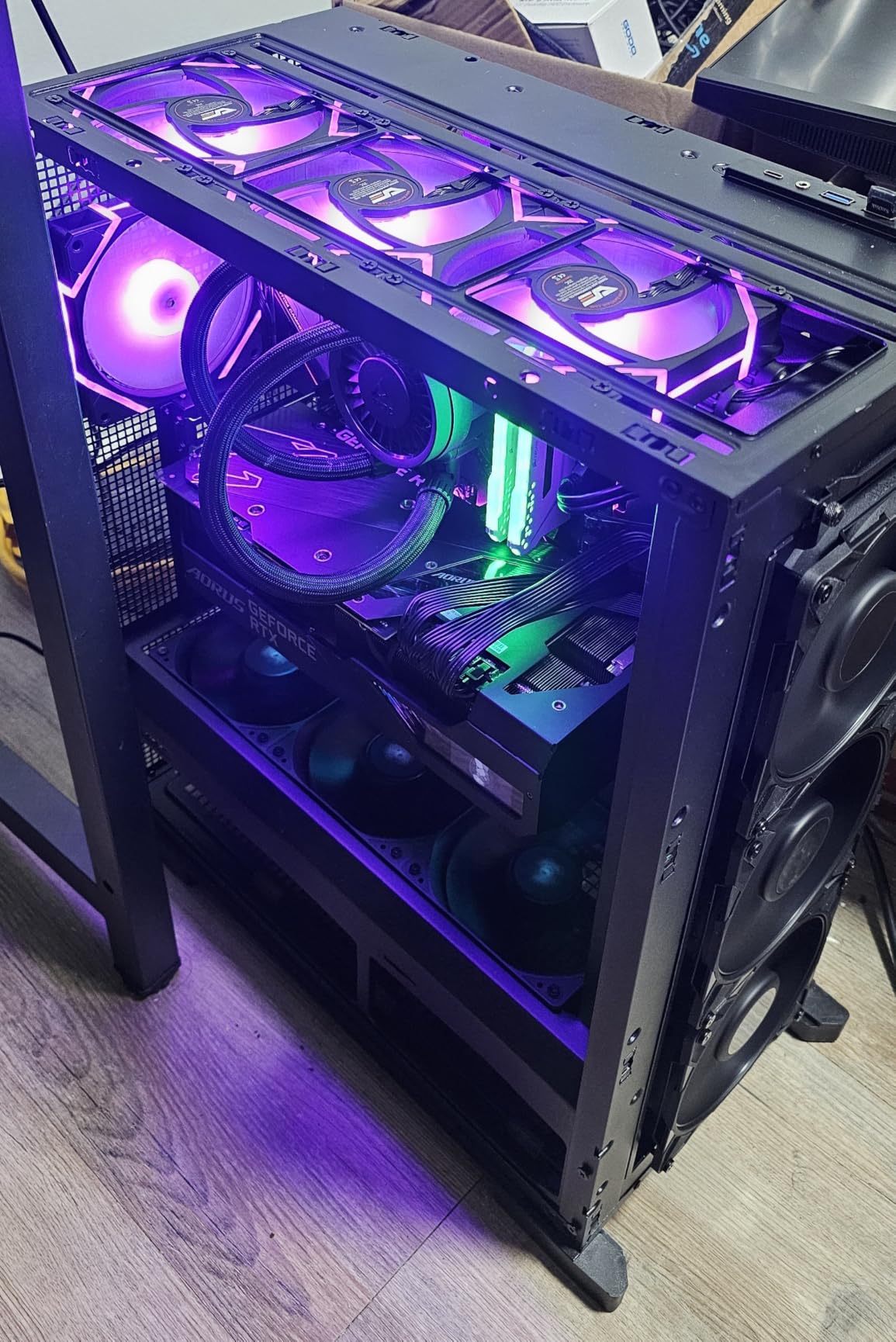 darkFlash AIR NOVA Full Tower E-ATX PC Case, Six-Sided Ventilated Gaming Case, Up to 420mm Radiator, Vertical GPU Mount, Back Connect, Type C, High Airflow, 7 x PWM ARGB Fans Included (White) customer photo 1