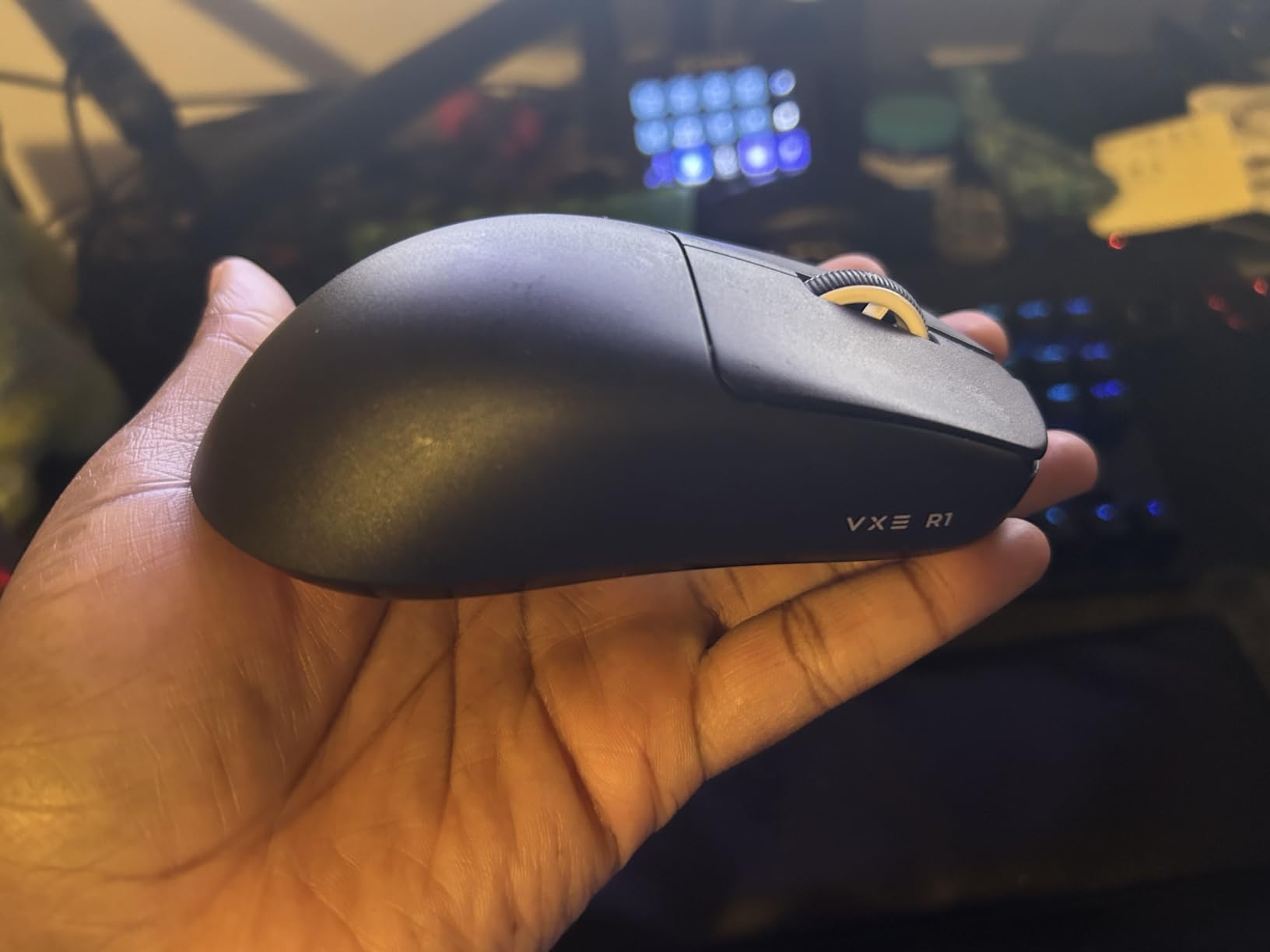 ATK VXE Dragonfly R1 SE+ Wireless Gaming Mouse, PAW3395 SE Sensor, DPI up to 18,000, 55g Lightweight, 70 Hr Battery Life, Tri-Mode 2.4G/Bluetooth/Wired - Black customer photo 1