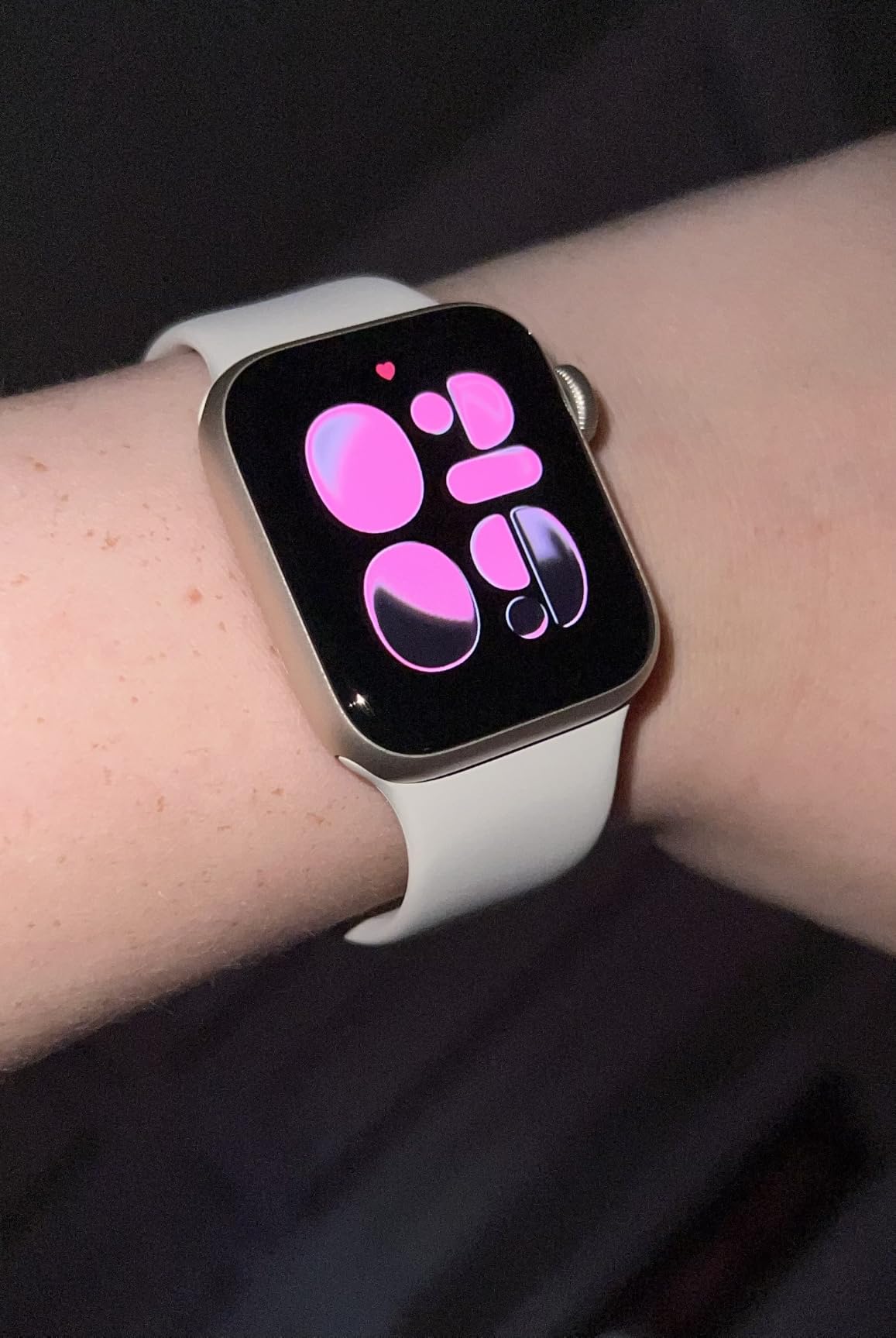 Apple Watch SE 3 [GPS 40mm] Smartwatch with Starlight Aluminum Case with Starlight Sport Band - S/M. Fitness and Sleep Trackers, Heart Rate Monitor, Always-On Display, Water Resistant customer photo 2
