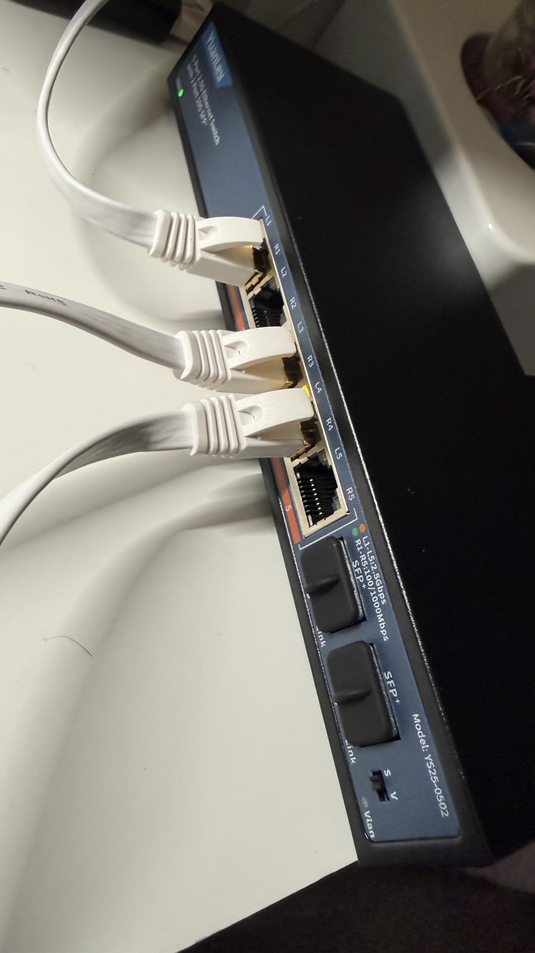 10 Port 10G Ethernet Switch Unmanaged, 8 x 2.5G Base-T Ports, 2 x 10Gb RJ45 Ports, Compatible with 100/1000/2500Mbps, Metal Case Fanless, YuanLey 2.5Gbe Network Switch for 2.5G/10G NAS, Wireless AP customer photo 1