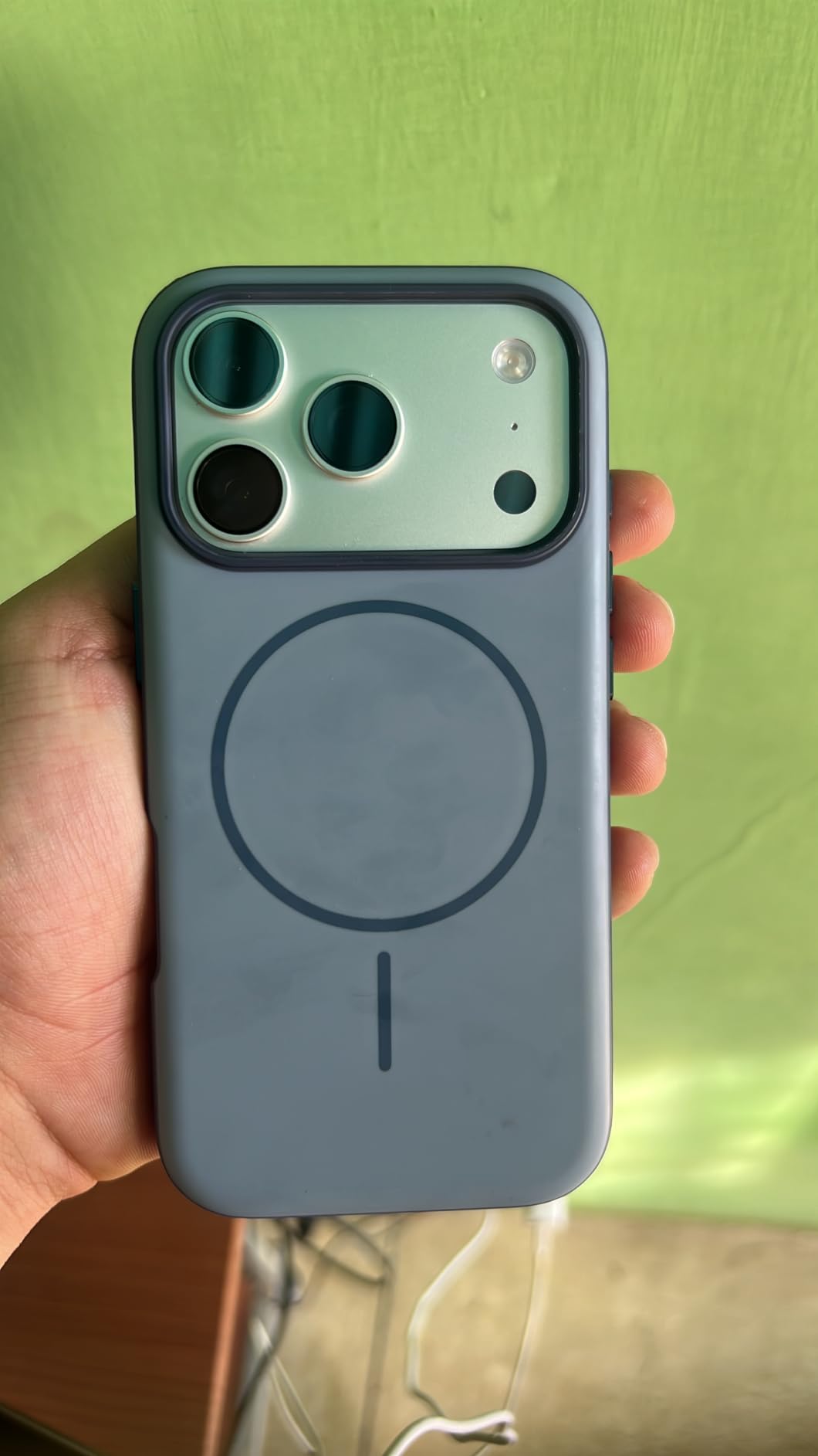 Apple iPhone 17 Pro (Renewed) customer photo 2