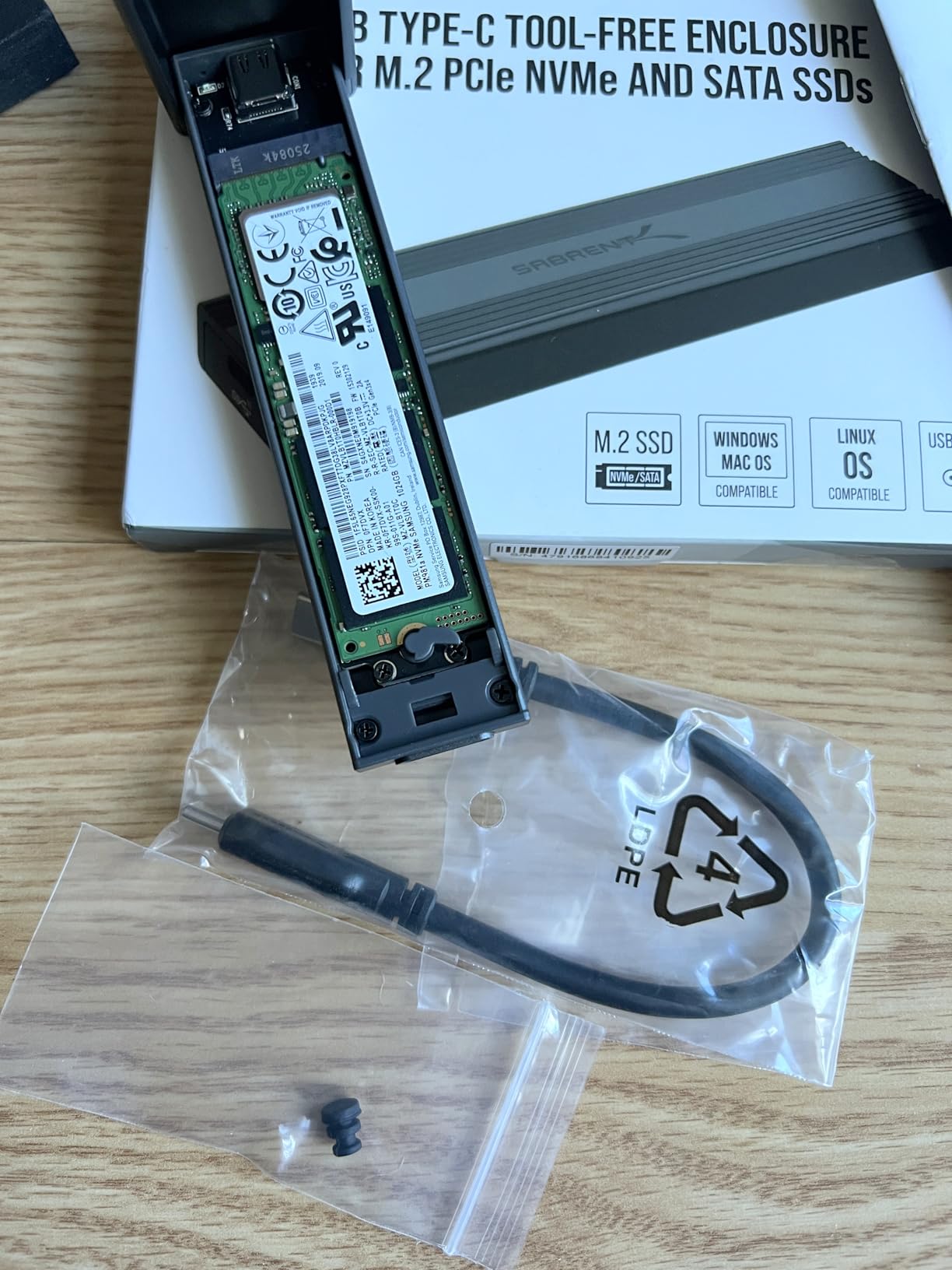 SABRENT USB4 NVMe SSD Enclosure, Tool-Free, 3900MB/s (EC-U4TN) | M.2 PCIe 4.0 x4; USB 4.0; Thunderbolt 3/4 & USB-C compatible; for 2230-2280 drives; nvme enclosure 40gbps customer photo 2