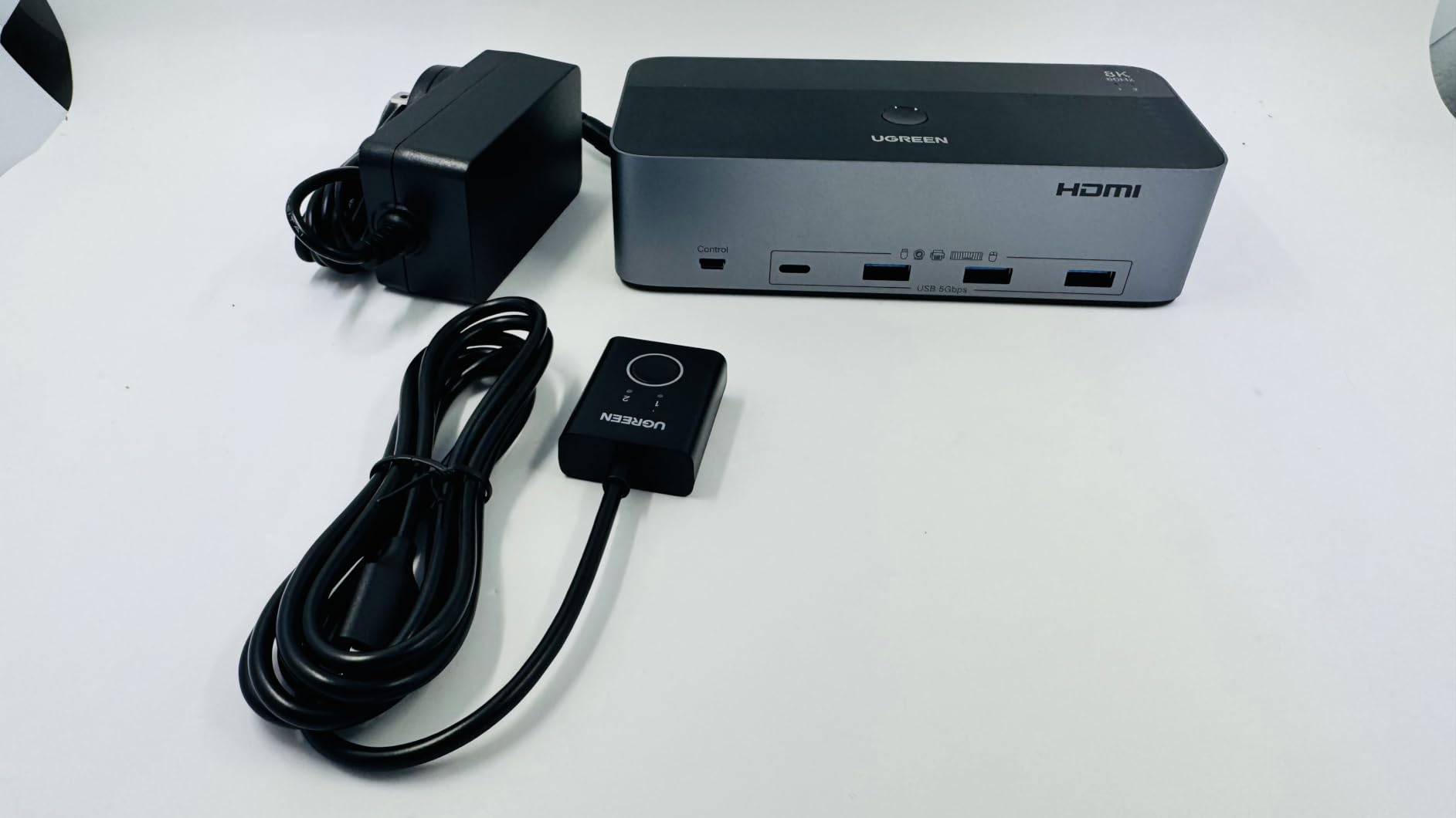 UGREEN 8K@60Hz HDMI Displayport KVM Switch 3 Monitors 2 Computers, Aluminum | 4K@240Hz, with 4 USB 3.0 Ports, for 2 Computers Share Triple Monitors, with 4 DP+2 HDMI+2 USB Cables/Power Adapter/Controller customer photo 1