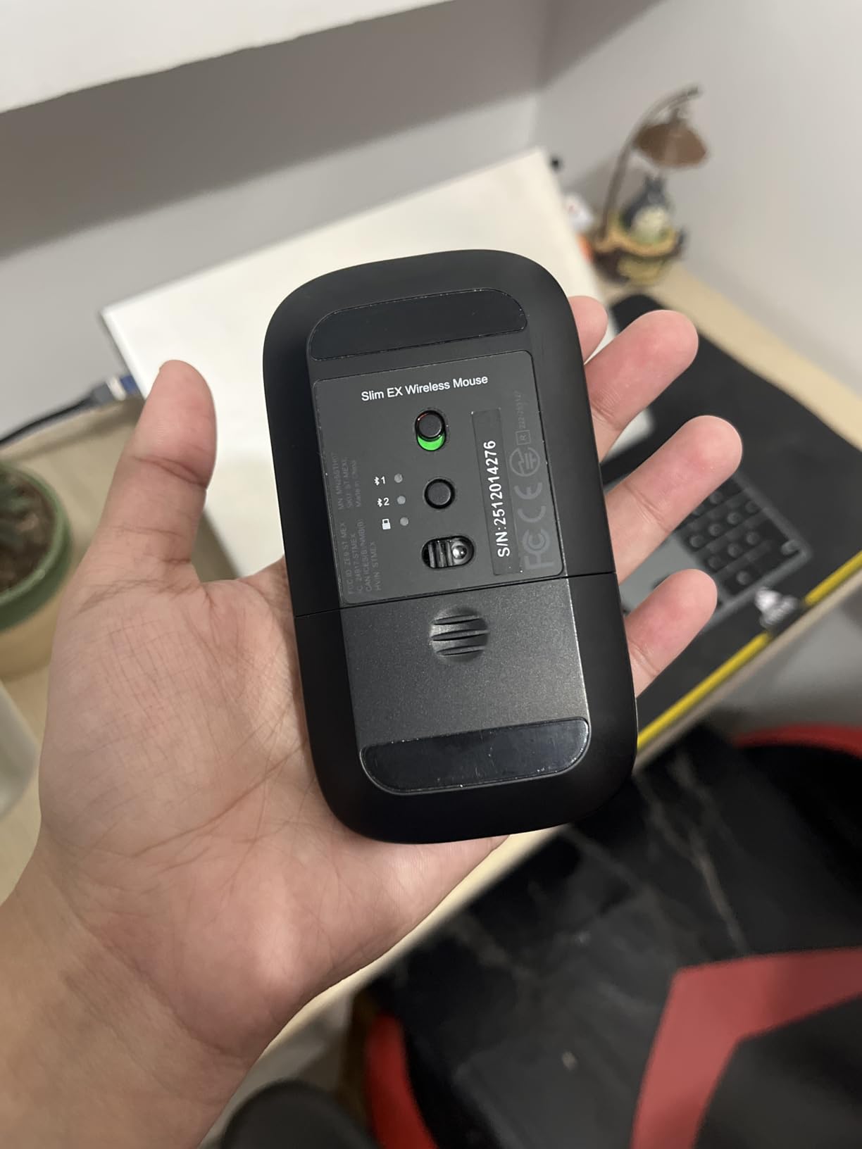 Satechi Slim EX Wireless Mouse, Bluetooth & 2.4 GHz, Space Black | Quiet clicks, anodized aluminum shell, rechargeable battery, for macOS, Windows, iPadOS, Android customer photo 1