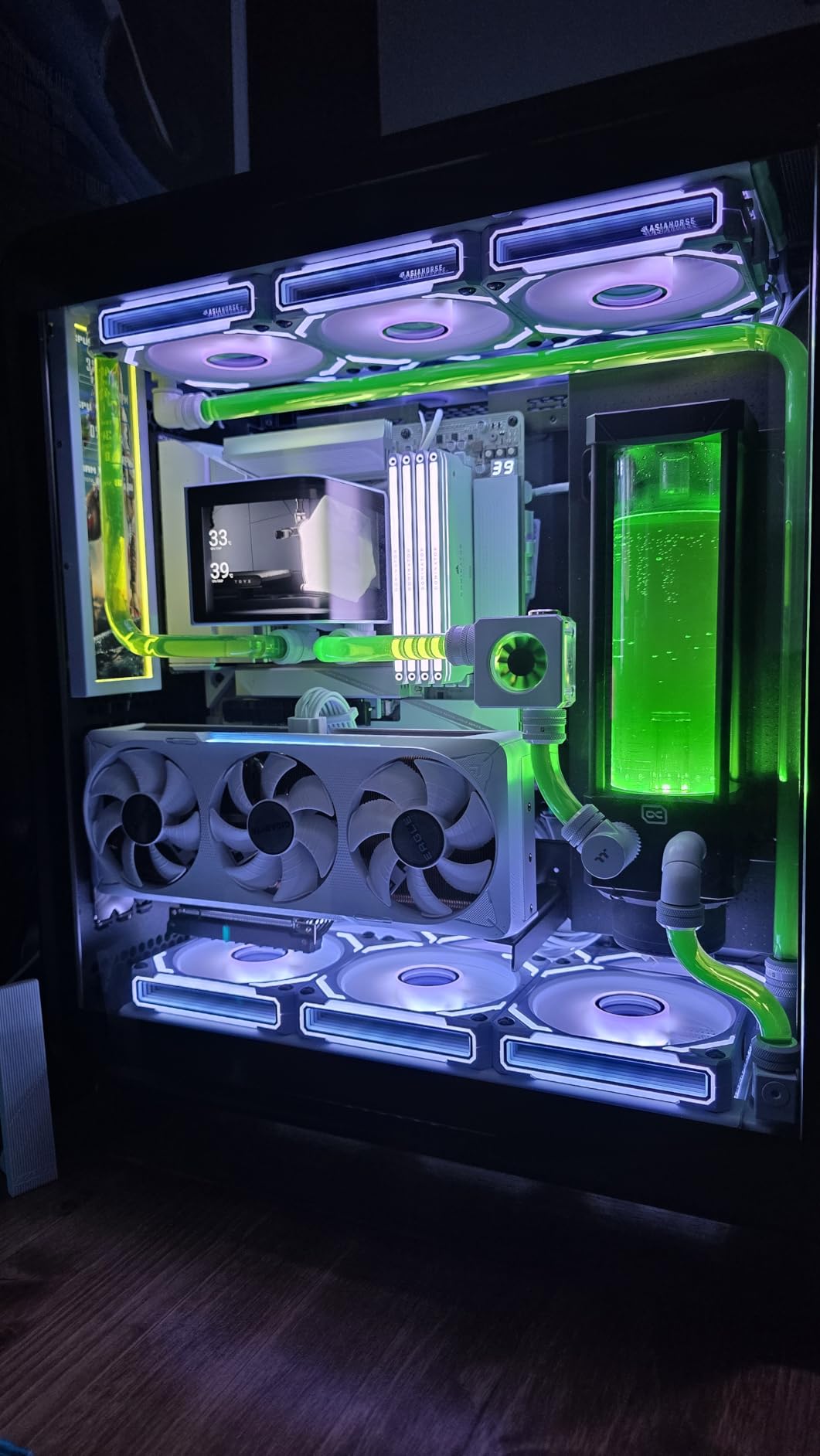 Cooler Master MasterFrame 360 Stage LCD ATX PC Case, LCD Display Spotlight, 360mm AIO Support, PCIe 5.0 Compatible customer photo 2