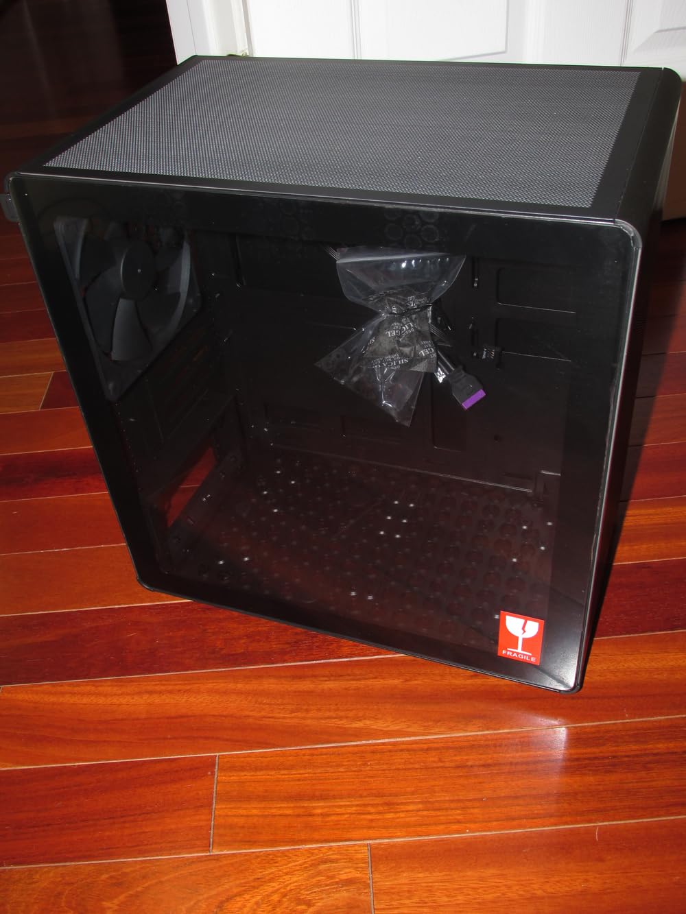 Cooler Master Q300L V3 Micro-ATX PC Case, High Airflow, Tempered Glass | 366mm Graphics Card Support, 240mm AIO Support customer photo 1