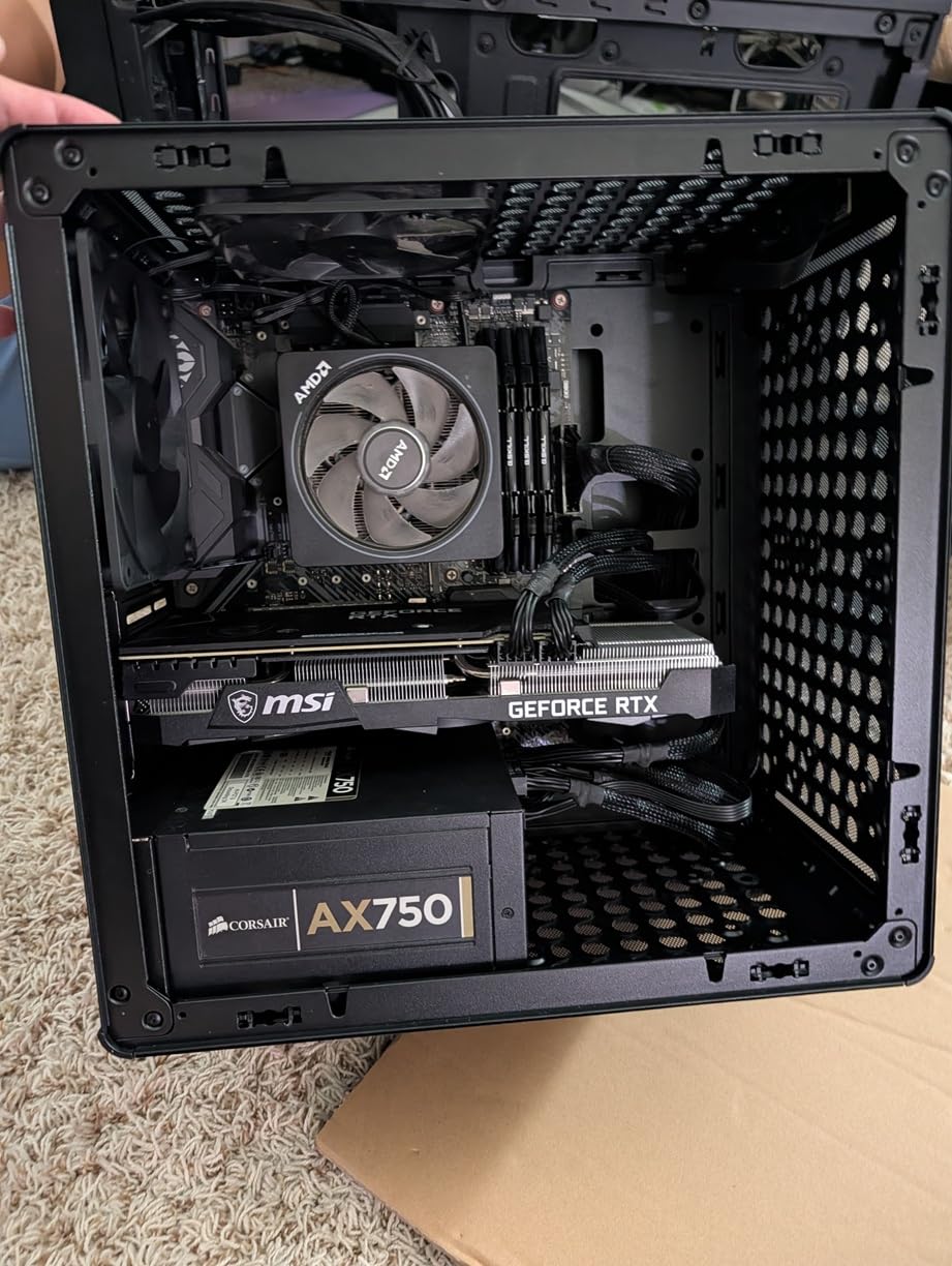 Cooler Master Q300L V3 Micro-ATX PC Case, High Airflow, Tempered Glass | 366mm Graphics Card Support, 240mm AIO Support customer photo 2