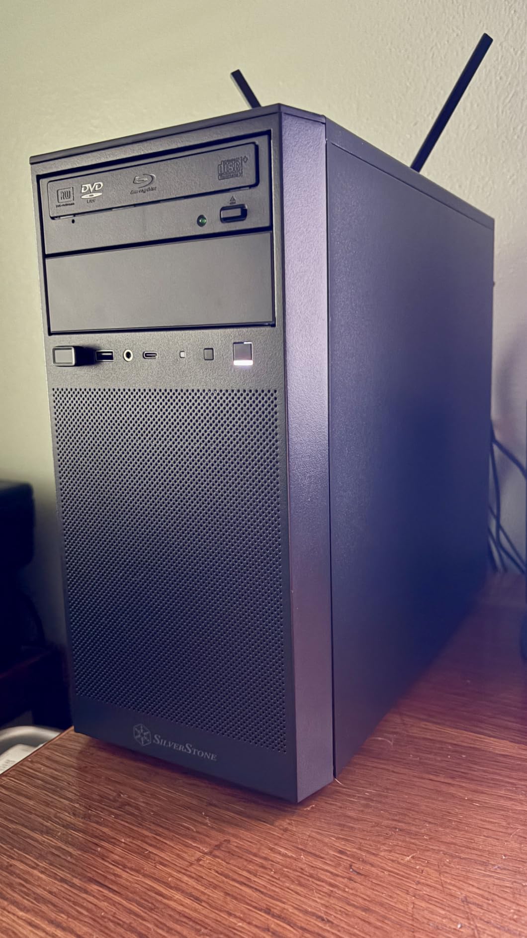 Silverstone Technology FARA 314 All Metal Compact Micro-ATX Tower Chassis with Tremendous Storage Drive Compatibility, SST-FA314-B customer photo 1