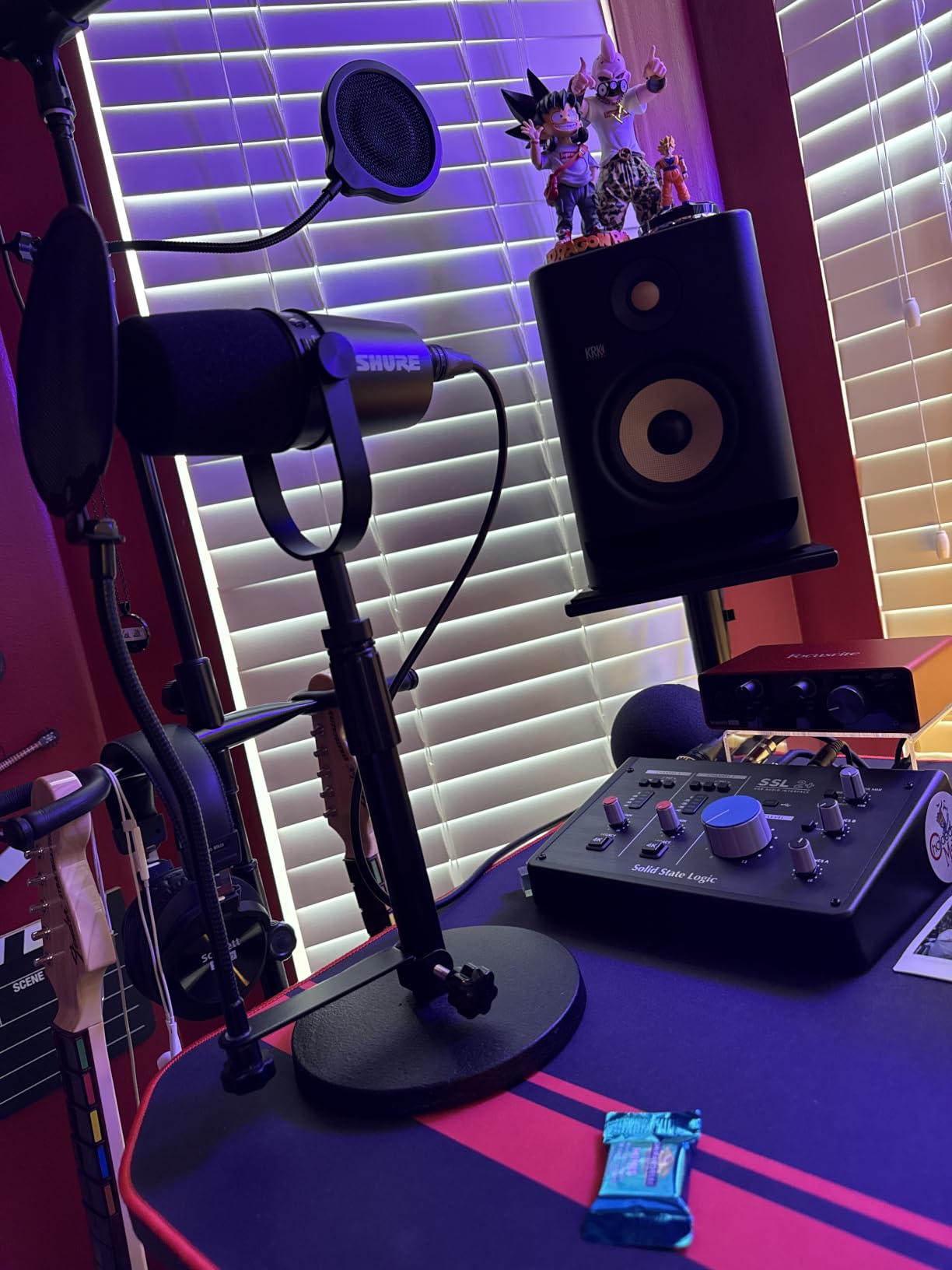 On-Stage DS7200B Adjustable Desktop Mic Stand (for Recording, Streaming, Podcasting, Bass, Drums&Amps, Adjustable Height, Round Weighted Base, 5/8″-27 Threading, Metal, Black) customer photo 2