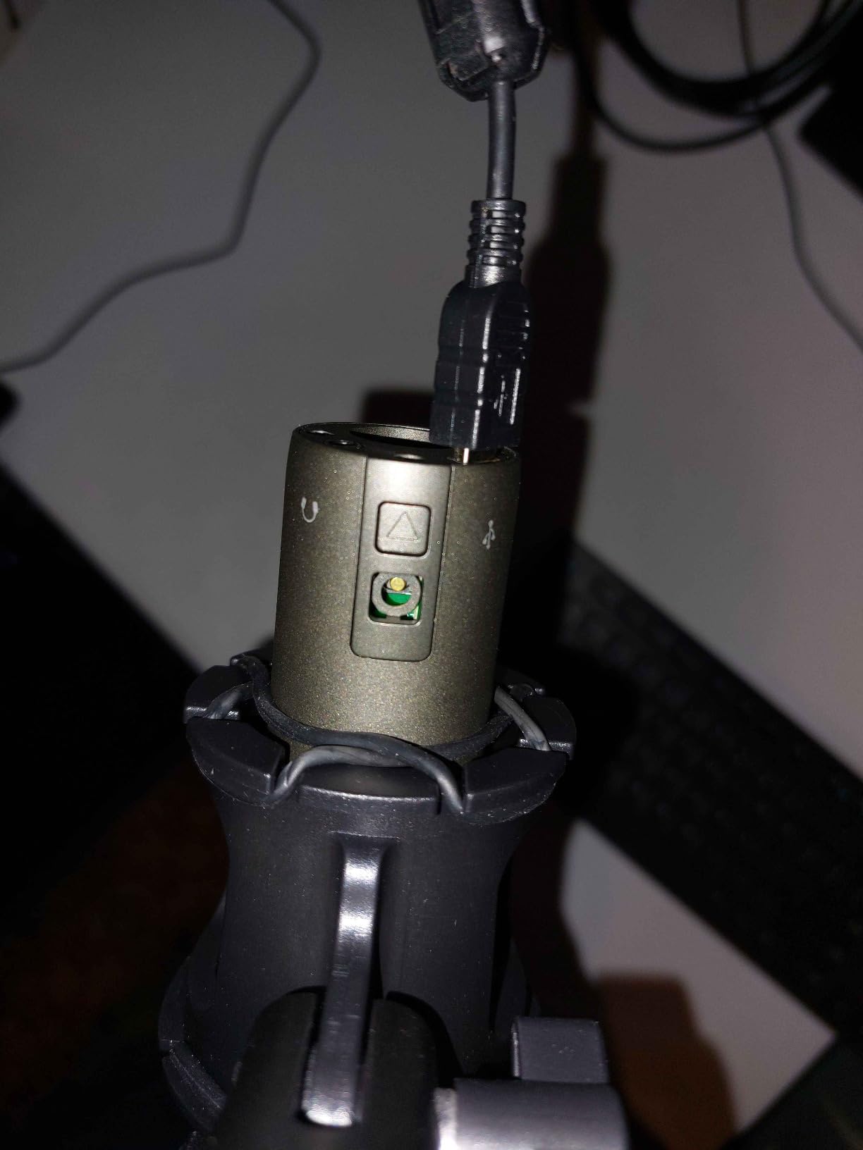 Samson Q2U USB/XLR Dynamic Microphone Recording and Podcasting Pack customer photo 1
