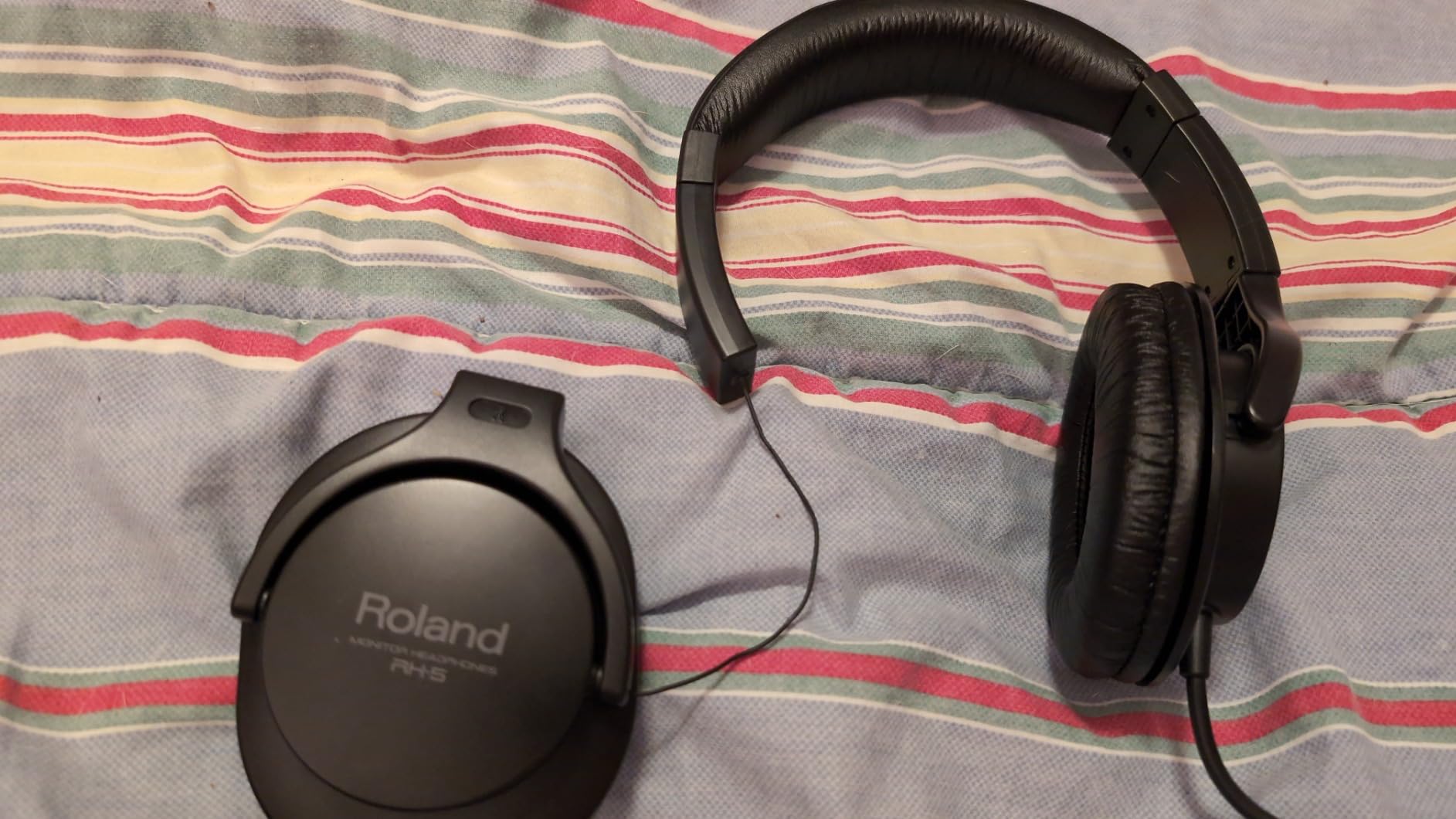 Roland RH-5 | Over-Ear, Closed-Back Monitor Headphones Performance | for Everyday Music Making & Audio Playback | Balanced Tone | Comfortable & Lightweight | Conversion Plug Included customer photo 1