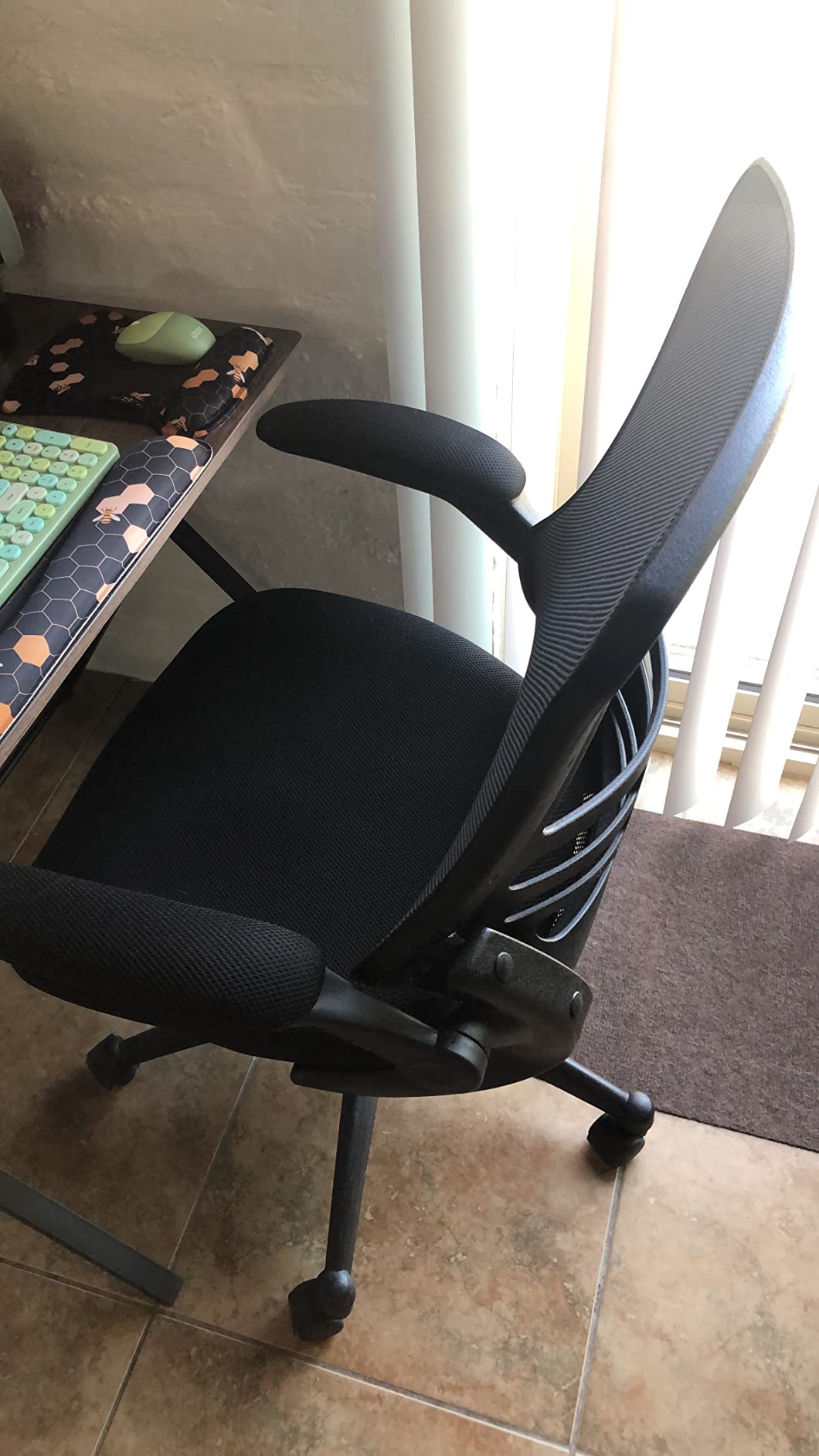 Flash Furniture Mid-Back Black Mesh Swivel Ergonomic Task Office Chair with Flip-Up Arms customer photo 1