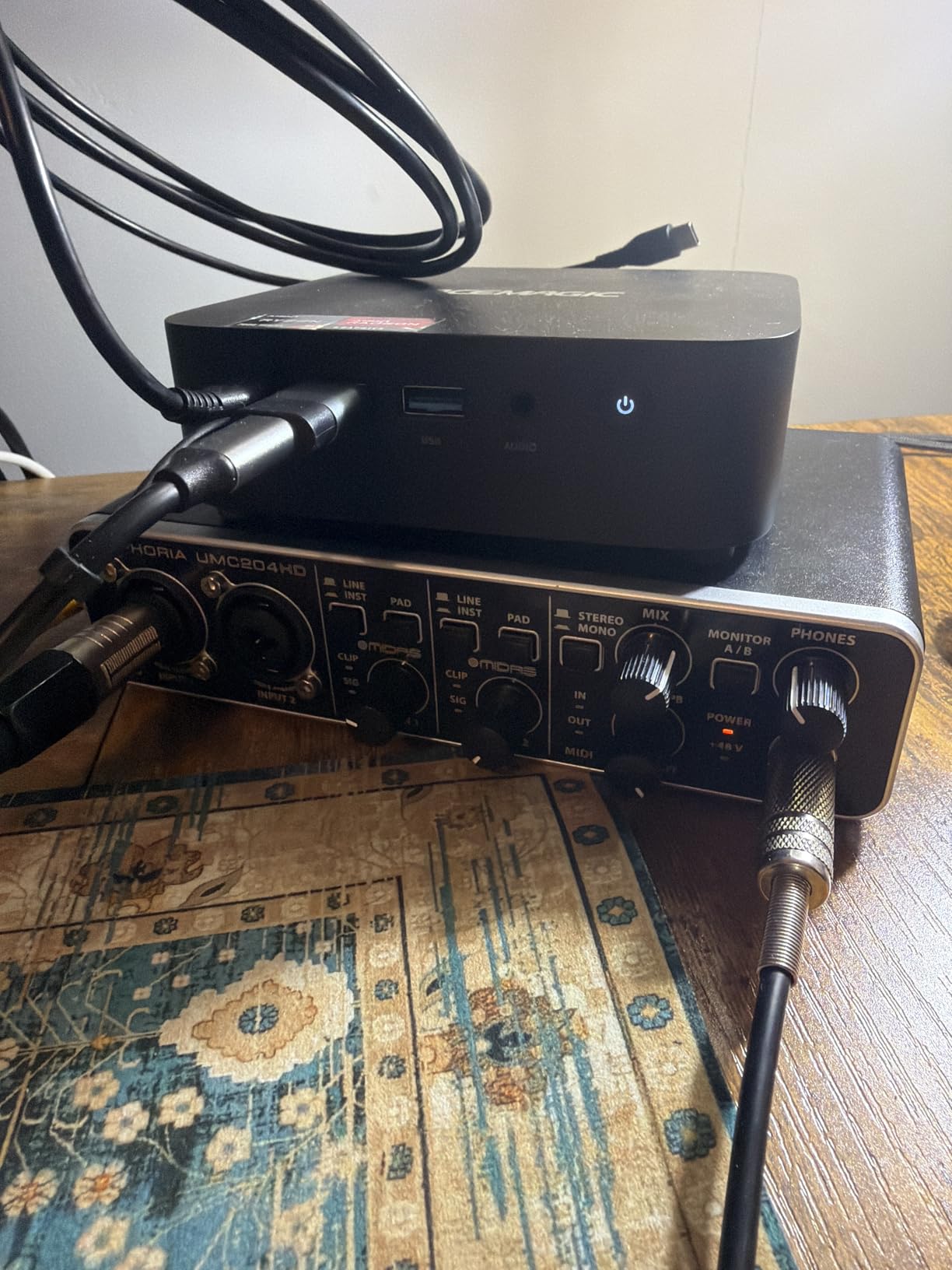 Behringer UMC202HD Audiophile 2x2, 24-Bit/192 kHz USB Audio Interface with Midas Mic Preamplifiers | For Recording Microphones and Instruments customer photo 1