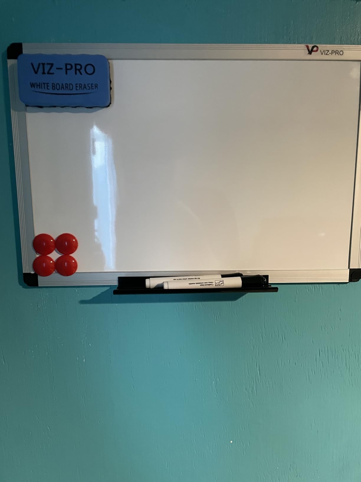 VIZ-PRO Magnetic Dry Erase Board, 24 X 18 Inches, Silver Aluminium Frame customer photo 2