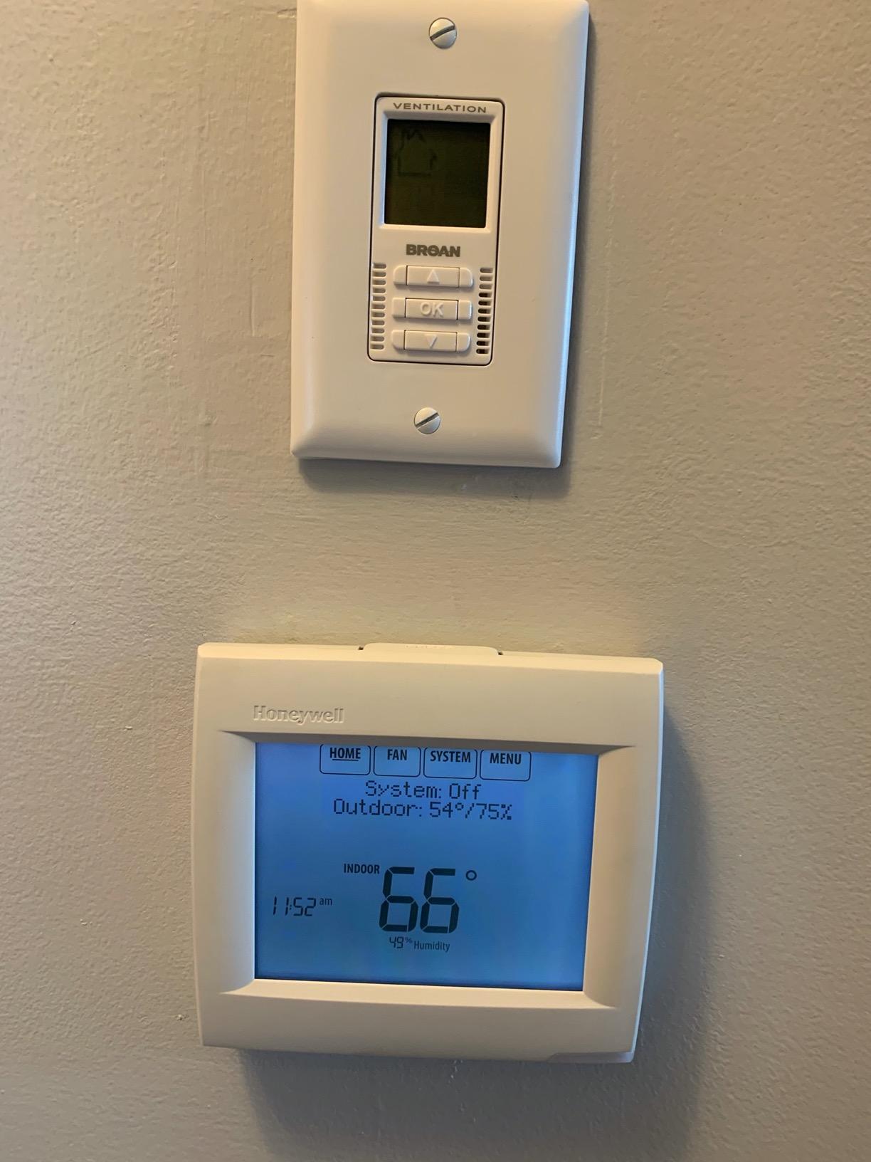 Honeywell TH8321WF1001 Touchscreen Thermostat Wifi Vision Pro 8000 with Stages upto 3 Heat / 2 Cool customer photo 1