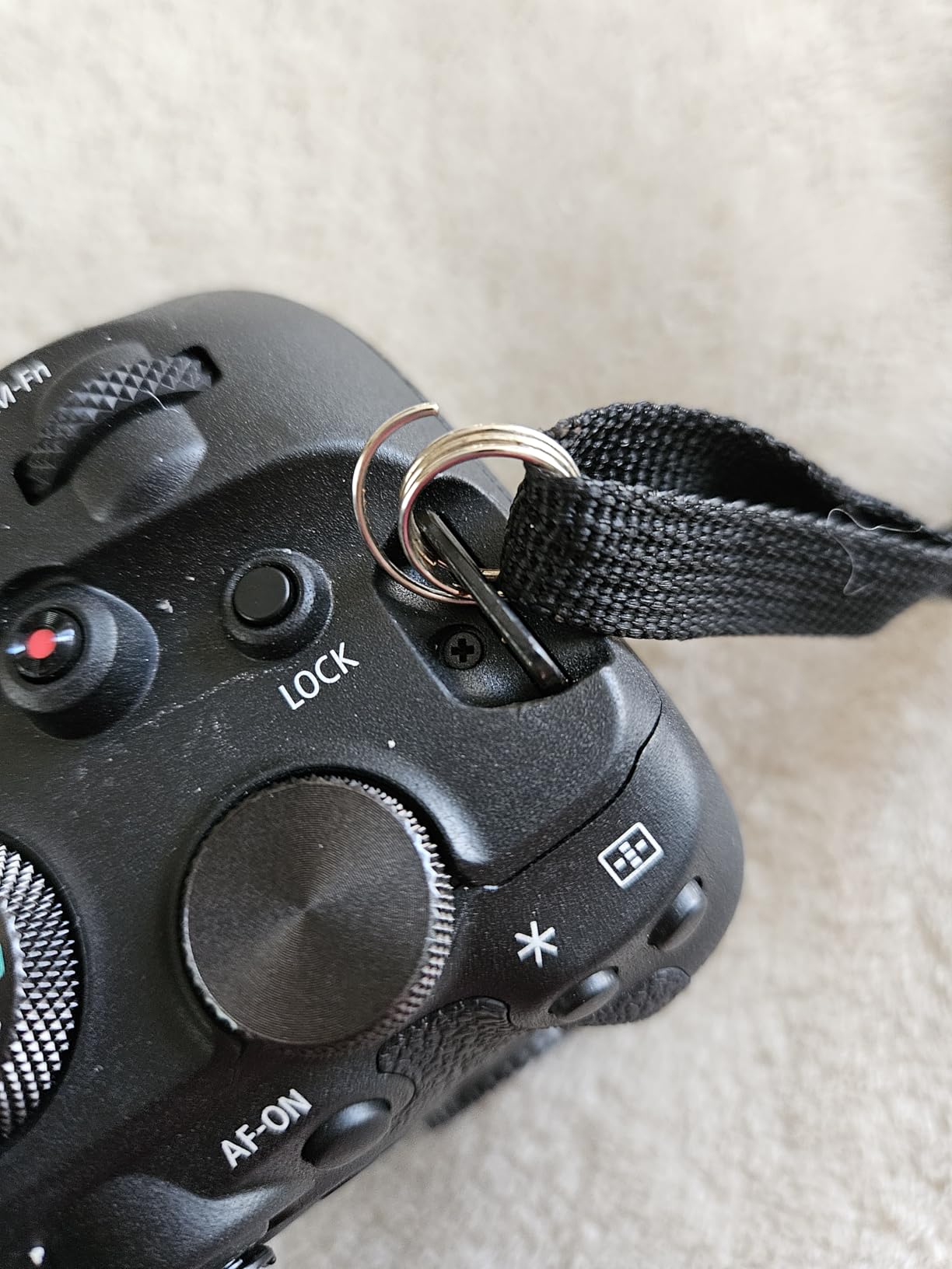 USA Gear DSLR Camera Strap Chest Harness with Quick Release Buckles, Black Neoprene Pattern and Accessory Pockets - Compatible with Canon, Nikon, Sony and More Point and Shoot and Mirrorless Cameras customer photo 1