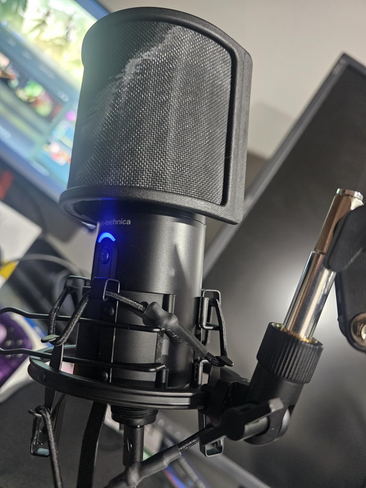 Microphone Shock Mount with Pop Filter, Mic Anti-Vibration Suspension Shock Mount Holder Clip for Diameter 46mm-51mm Microphone customer photo 1