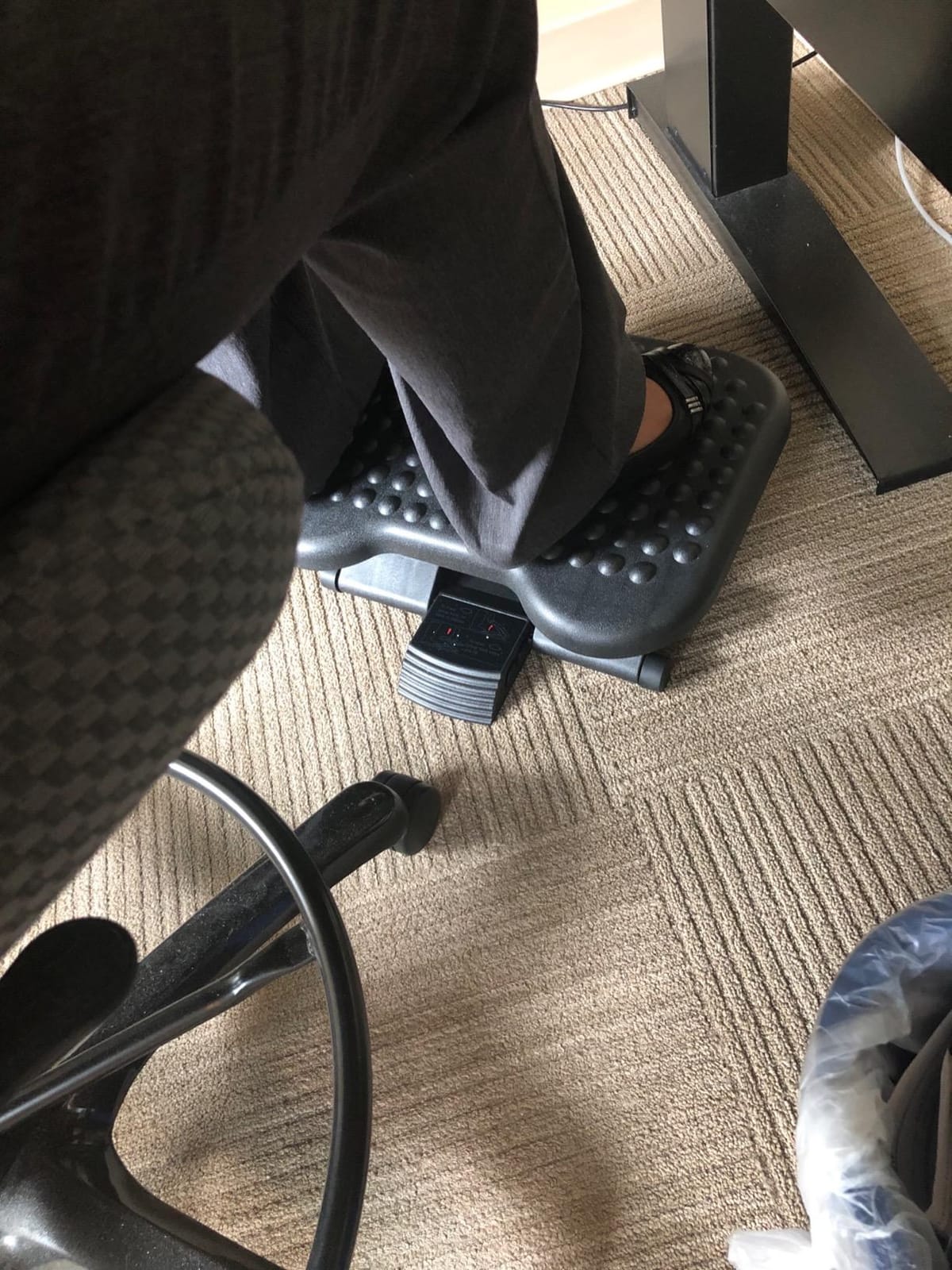 Mind Reader Foot Rest, Under Desk at Work, Ergonomic, Height Adjustable, Office, Plastic, 17