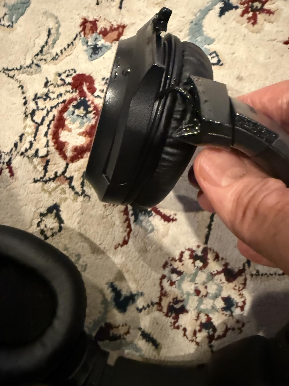 Sony RF995RK Wireless RF Headphones (2017 model), 9.8 x 7.2 x 13.5 inches, 2.5 lbs, Black customer photo 2