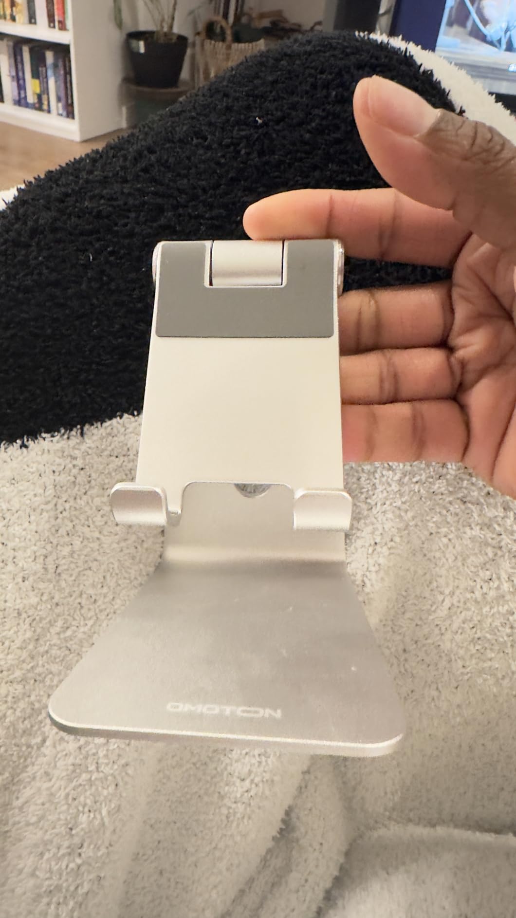 OMOTON C2 Adjustable Aluminum Cell Phone Stand with Charging Cutout, Silver customer photo 2