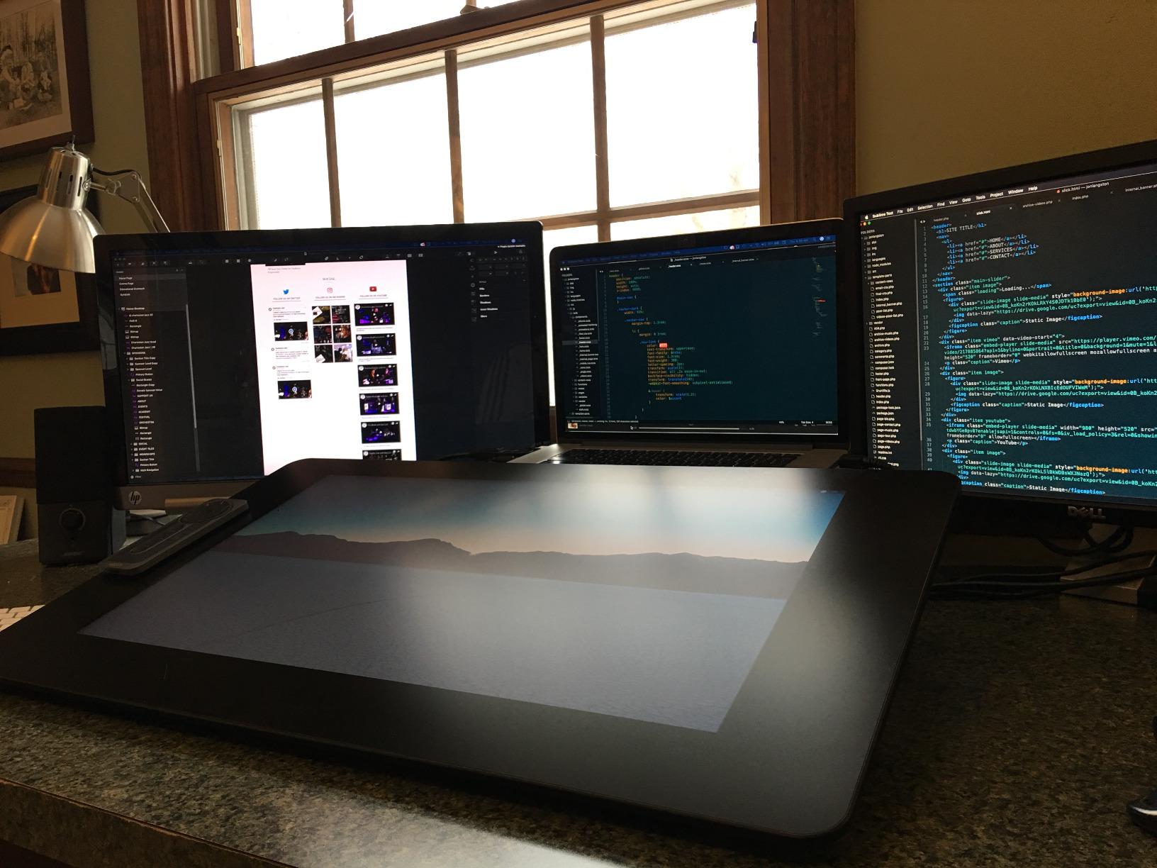 Wacom Cintiq Pro 24, Drawing Tablet with 4K Touchscreen & ProPen 2 customer photo 2
