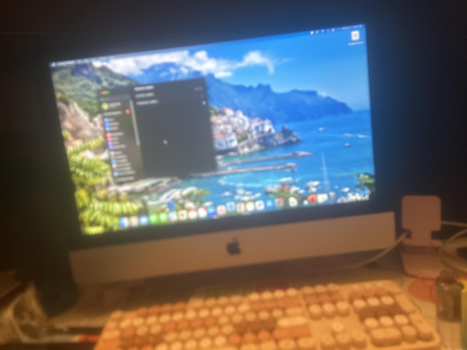 Apple 2017 iMac with Intel Core i5, 21.5-inch, 8GB RAM, 1TB Storage - Silver (Renewed) customer photo 1