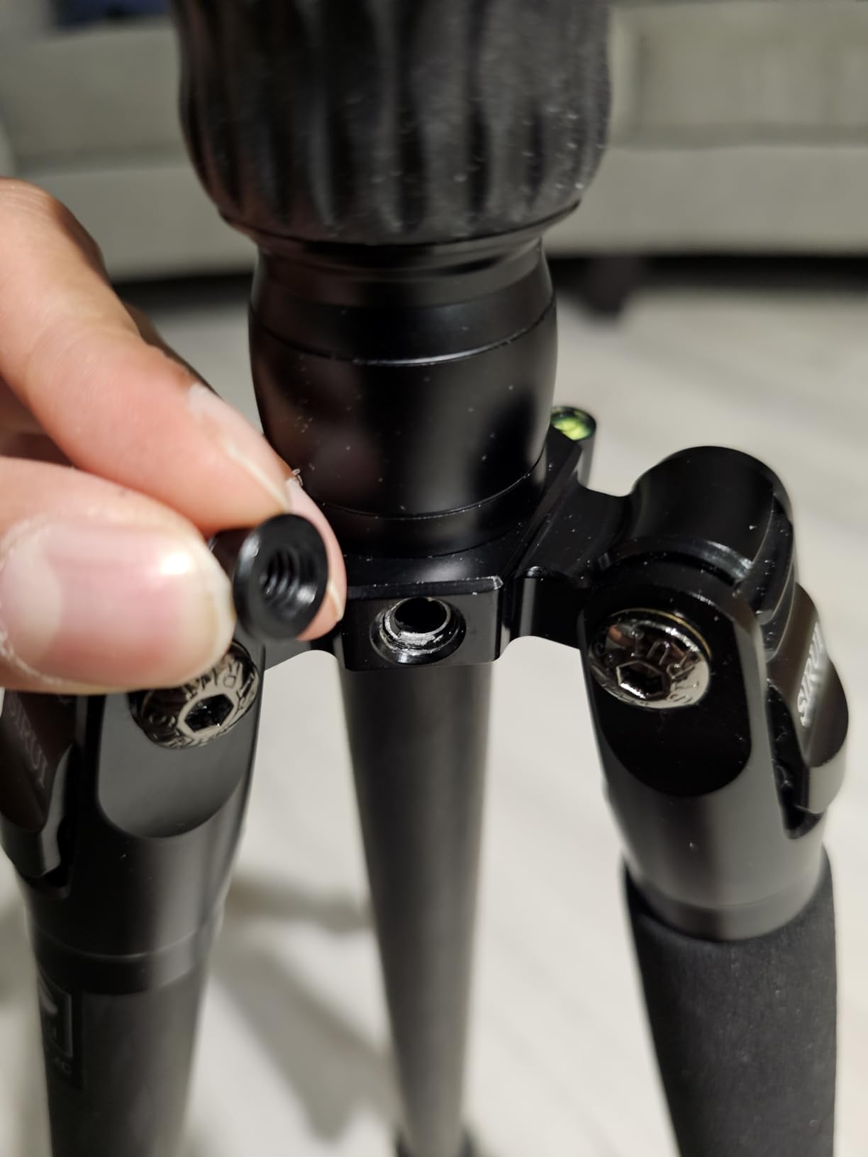 SIRUI Traveler 7C Camera Tripod 65.55 inches Carbon Fiber Arca Tripod with E-10 360° Panorama Ball Head and Arca Swiss Quick Release Plate Load Capacity Up to 17.6lbs, Convertible to Monopod customer photo 2