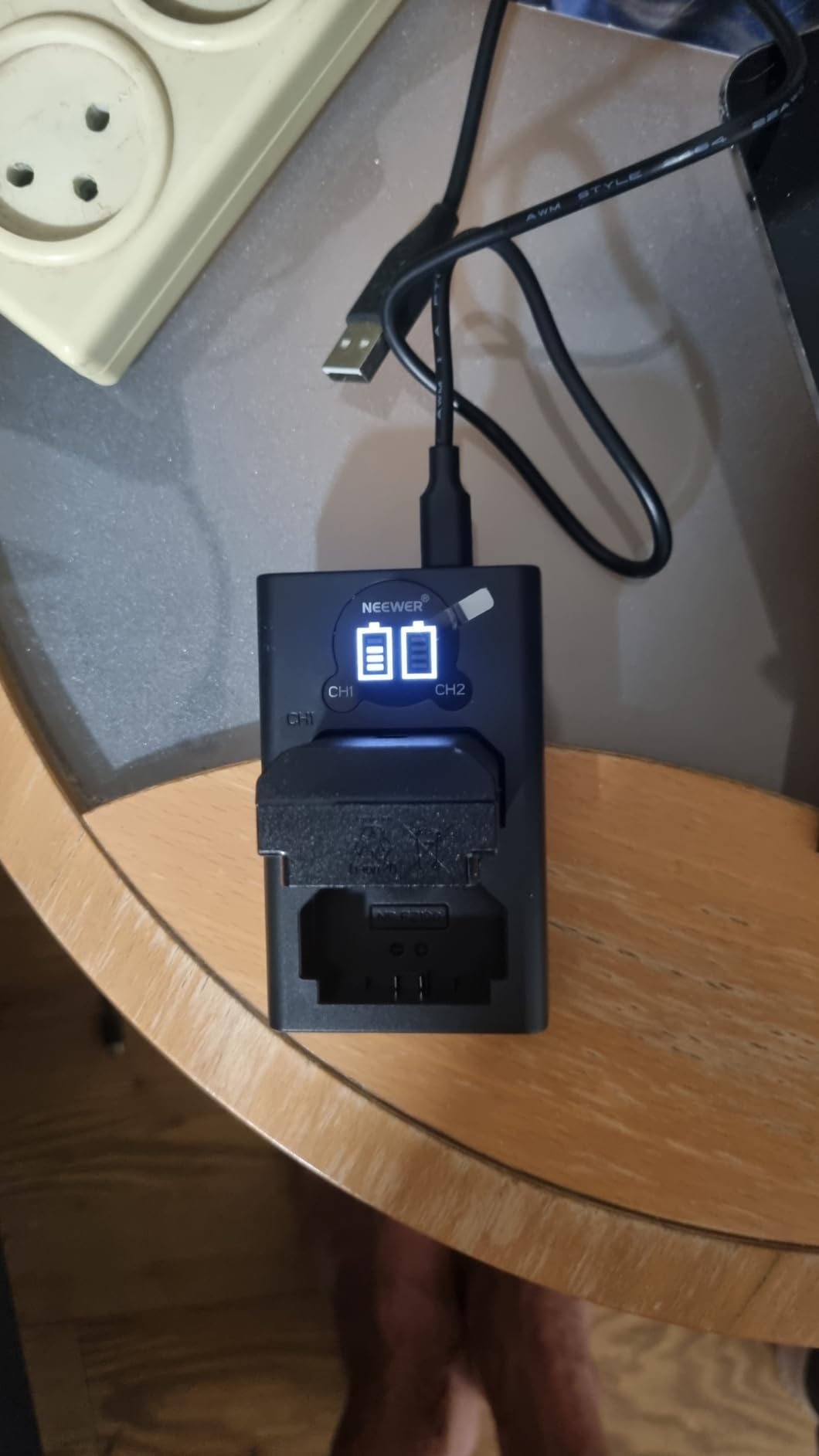 Neewer Dual USB Charger for Sony NP-FZ100 Battery, Compatible with Sony ZV-E1, FX3, FX30, A1, A9 II, A7R V, A7S III, A7 IV, A6600, A7C Cameras, Designed with LCD Display, Versatile Charging Options customer photo 1