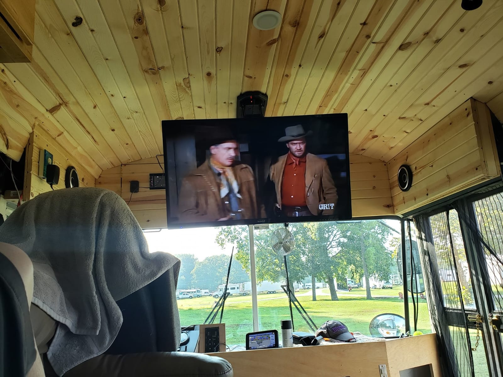 FREE SIGNAL TV Transit 12 Volt Flat Screen TV for RV, 22 inch TV with LED Screen, ACDC Powered with HD Resolution, HDMI/USB Inputs, Use in RVs, Campers, Boats and Off-Grid Applications. customer photo 1