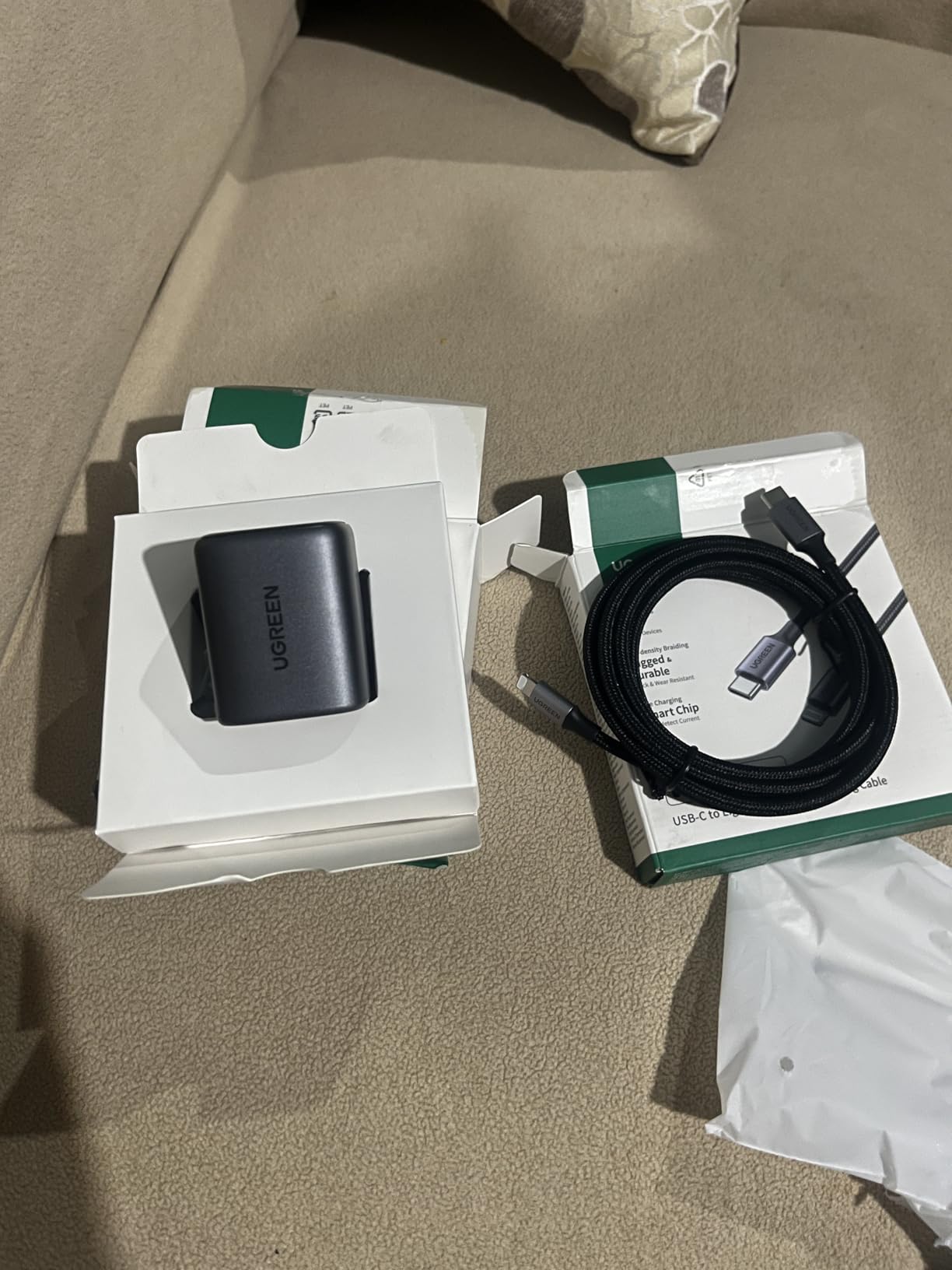 UGREEN USB C to Lightning Cable 6FT - MFi Certification Lightning Cable Compatible with iPhone 14/14 Pro/14 Pro Max, iPhone 13/12/11/X/XR/XS/8 Series, iPad 9, AirPods Pro, and More customer photo 2
