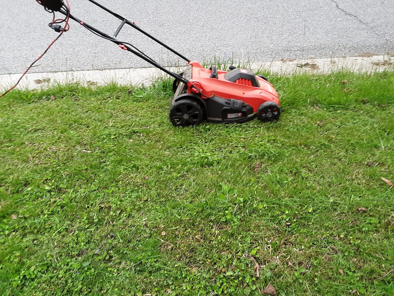 CRAFTSMAN Electric Push Lawn Mower, 20-Inch Deck, Corded, Powerful 13-AMP Motor, 6 Setting Height Adjustment, Winged Blades, 3 in 1 Bagging, Mulching and Discharge (CMEMW213) customer photo 1