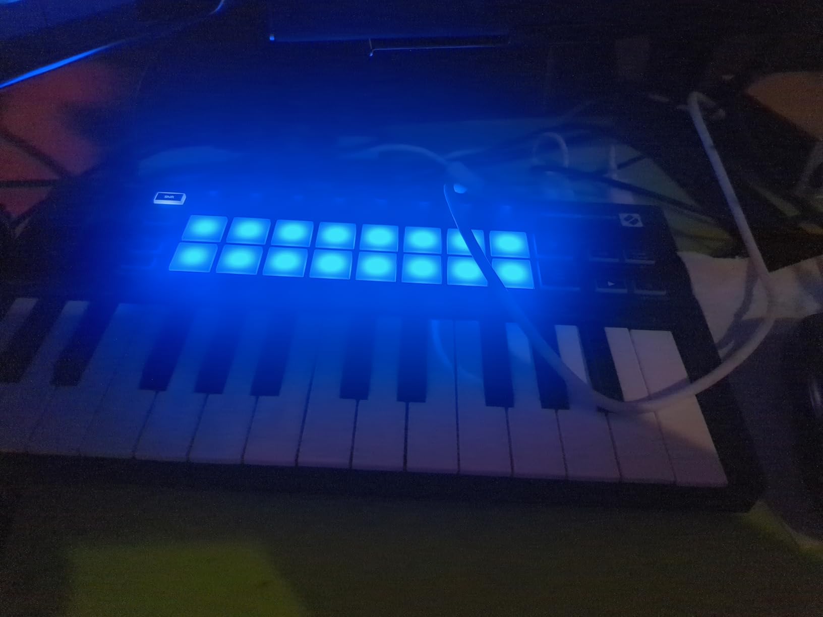 Novation Launchkey Mini [MK3] — Portable 25-Key, USB, MIDI Keyboard Controller with DAW Integration, Chord Mode, and Arpeggiator — for Music Production customer photo 2