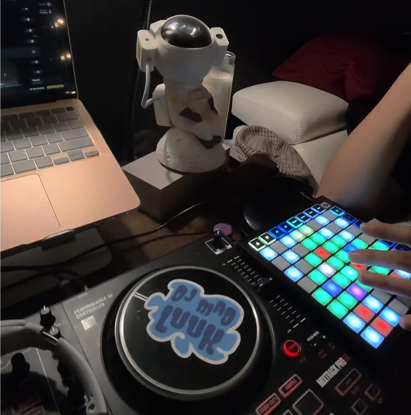 Novation Launchpad Mini MK3 MIDI USB Grid Controller customer photo 2