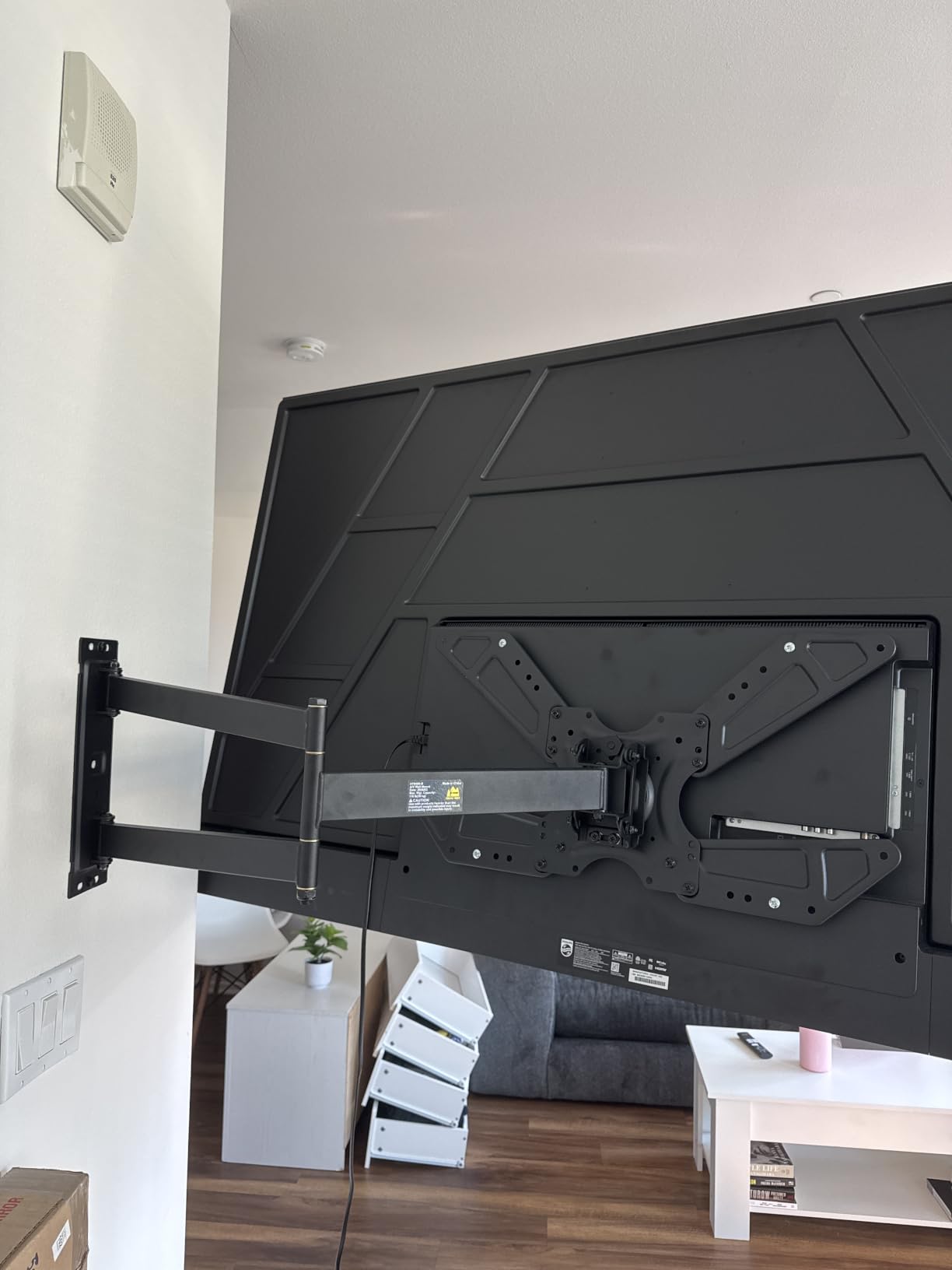 FORGING MOUNT Long Arm TV Mount for Most 37-75 Inch TVs up to 100lbs customer photo 1