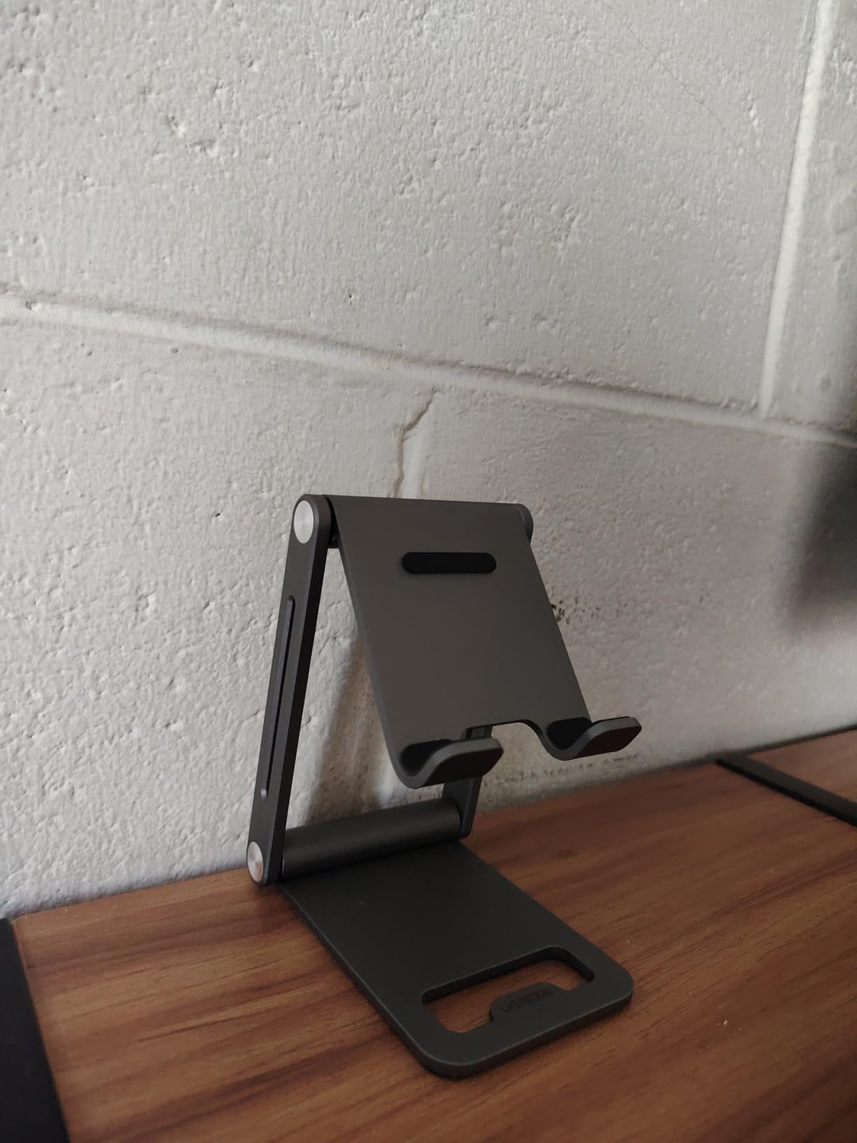 UGREEN Phone Stand for Desk Cell Phone Holder Adjustable Compatible with iPhone 17 Air/16/15/14/13 Pro Max/12 Mini/11/XS Max/XR/X/Nintendo Switch, Aluminum Metal Desktop Stand Portable, Space Grey customer photo 2