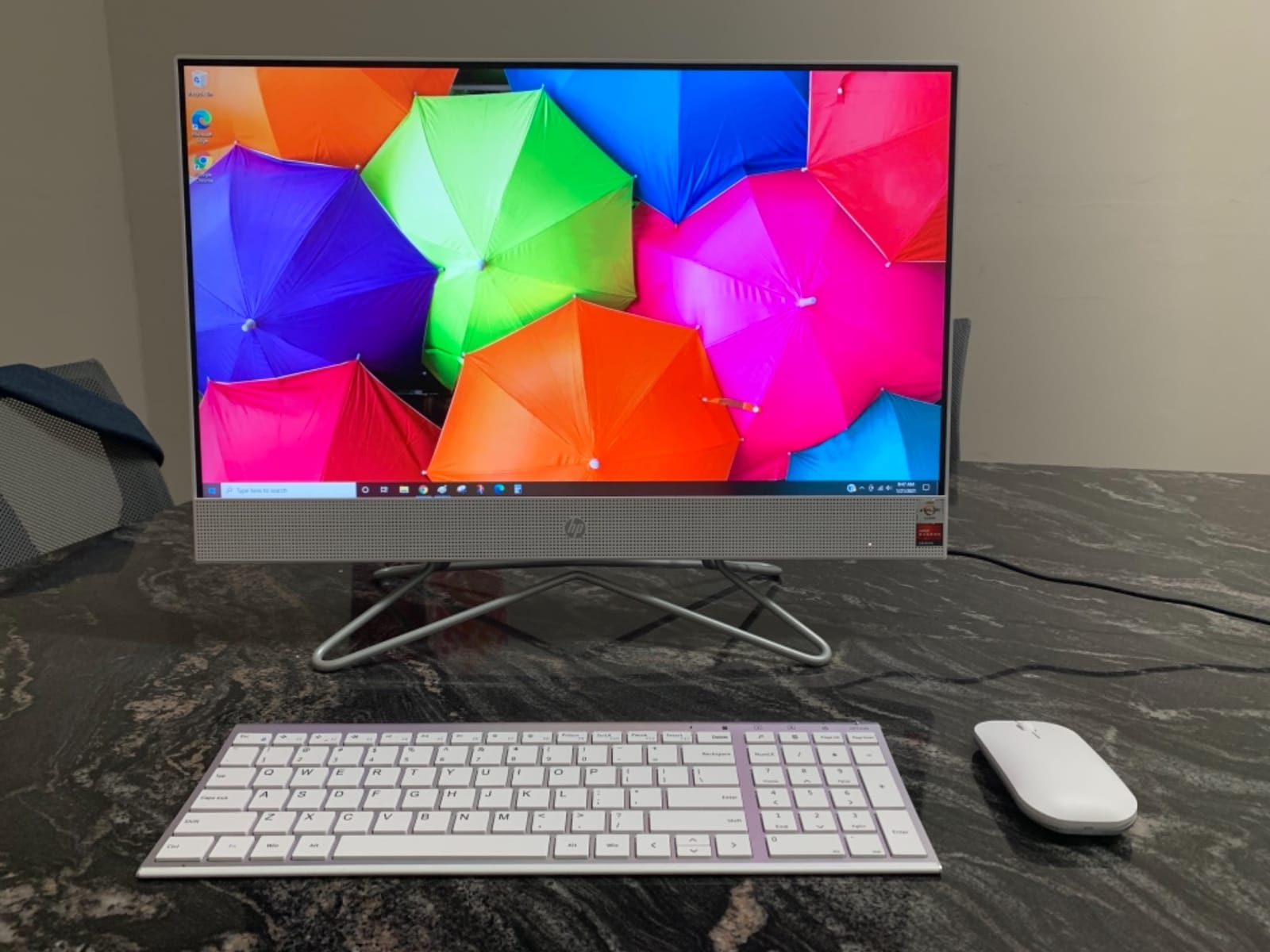 HP 24-inch All-in-One Desktop Computer, AMD Athlon Silver 3050U Processor, 8 GB RAM, 256 GB SSD, Windows 10 Home (24-dd0010, White) customer photo 2