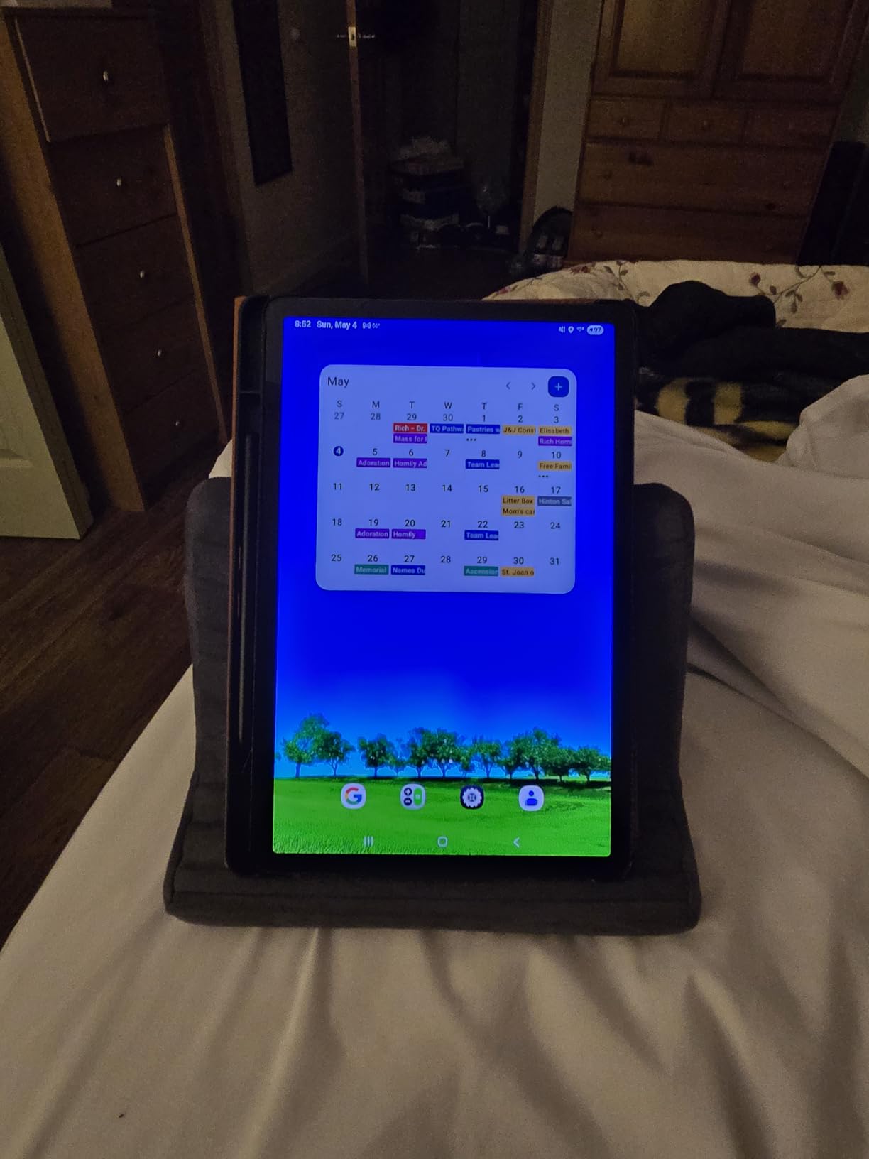 Lamicall Tablet Pillow Stand iPad Bed Soft Holder for Lap 6 Viewing Angles customer photo 1