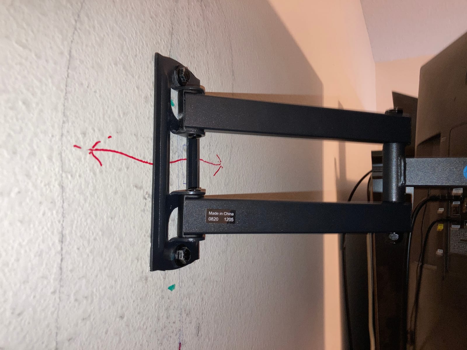 Pipishell Full Motion TV Wall Mount for 26–65 inch TVs up to 77 lbs | Max VESA 400x400mm, TV Mount Bracket with Articulating Arms, Extension, Tilt, Swivel, Leveling, Reinforced Steel Structure customer photo 1