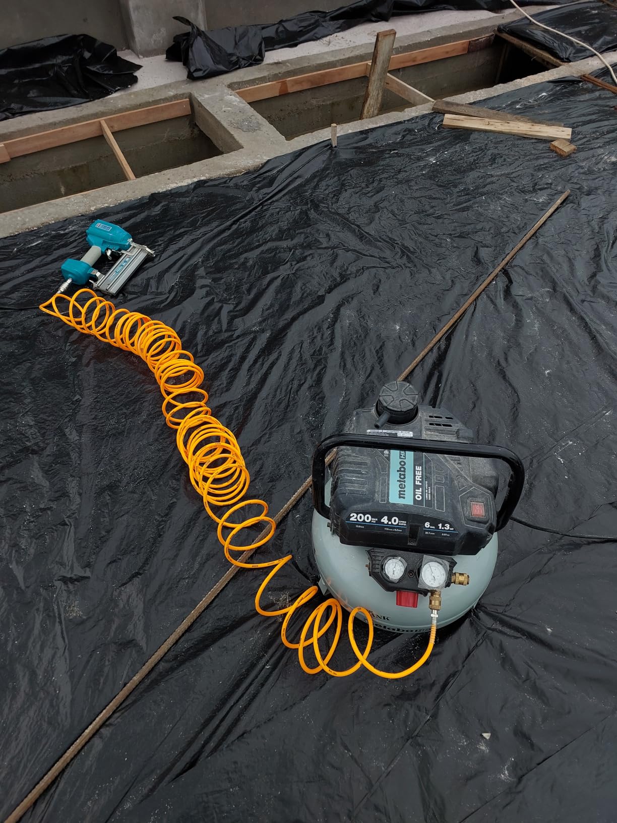 Metabo HPT Portable Pancake Air Compressor, 6 Gallon 200 PSI, EC914S customer photo 2