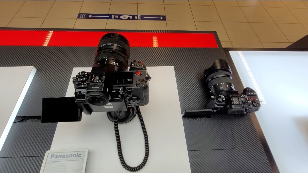 Panasonic LUMIX S5 Full Frame Mirrorless Camera, 4K 60P Video Recording with Flip Screen & WiFi, L-Mount, 5-Axis Dual I.S., DC-S5BODY (Black) customer photo 1
