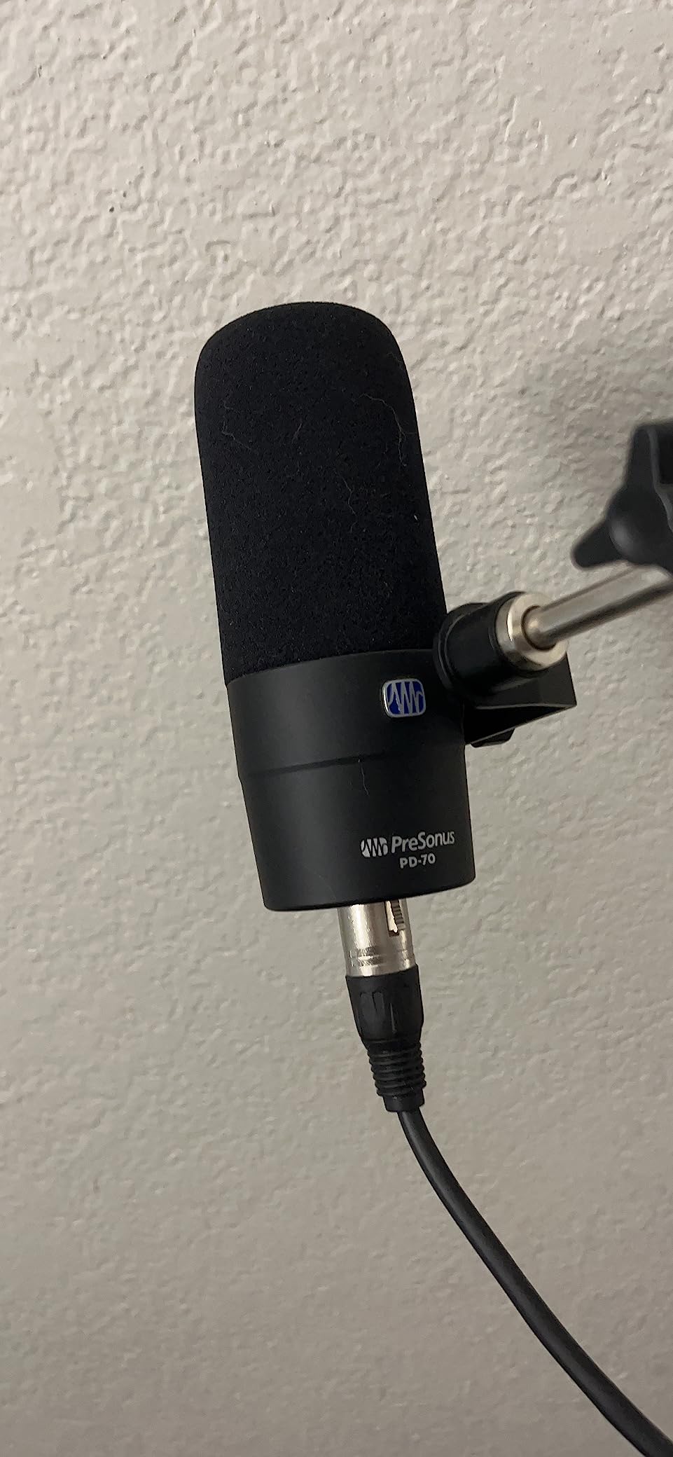PreSonus PD-70 Dynamic Vocal Microphone for Broadcast, Podcasting, and Live Streaming customer photo 1