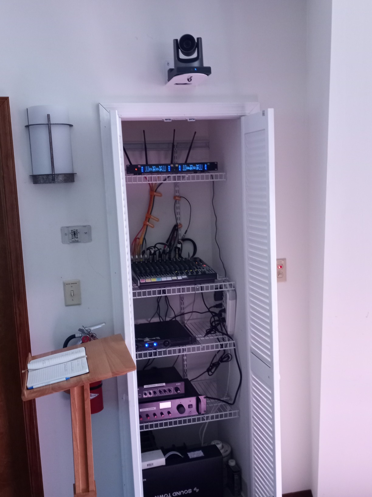 NDI PTZ Camera - 30X Auto Tracking Live Streaming Cam with SDI/HDMI/IP Outputs for Church Worship School Sport Hospital Wedding(NDI HX2 and NDI HX3) customer photo 2