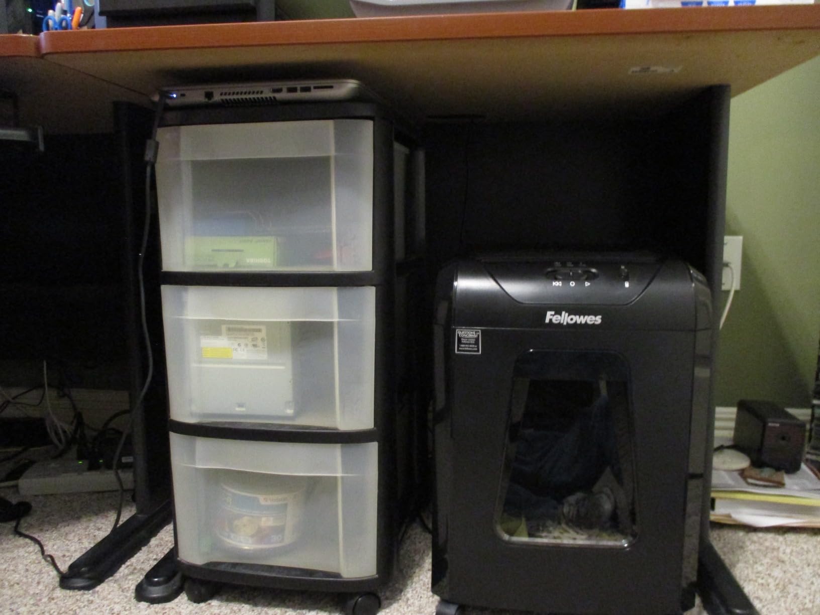 Fellowes 14C10 14-Sheet Cross-Cut Home Office Paper Shredder customer photo 1