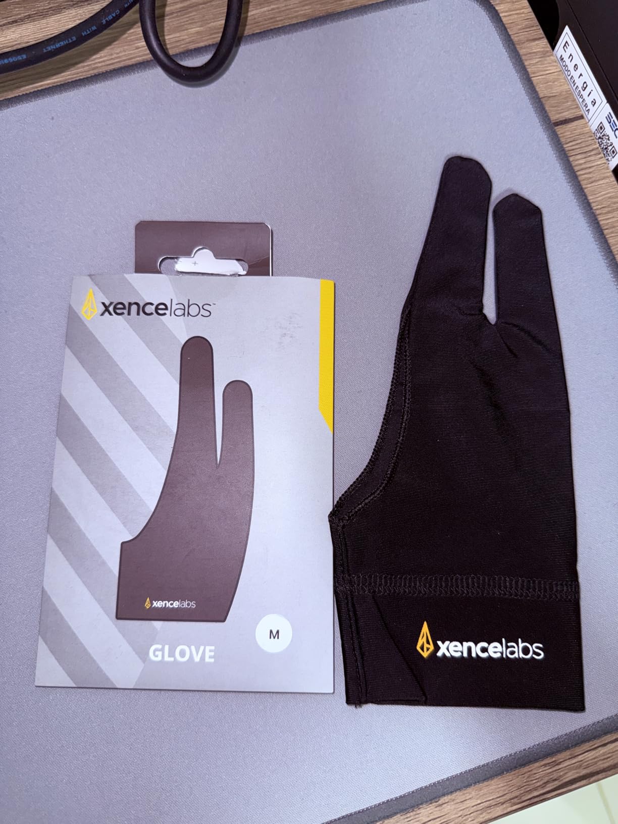 XENCELABS Drawing Glove, Breathable Artist Glove for Drawing Tablet, Two Fingers for Left Right Hand Black Size M customer photo 2