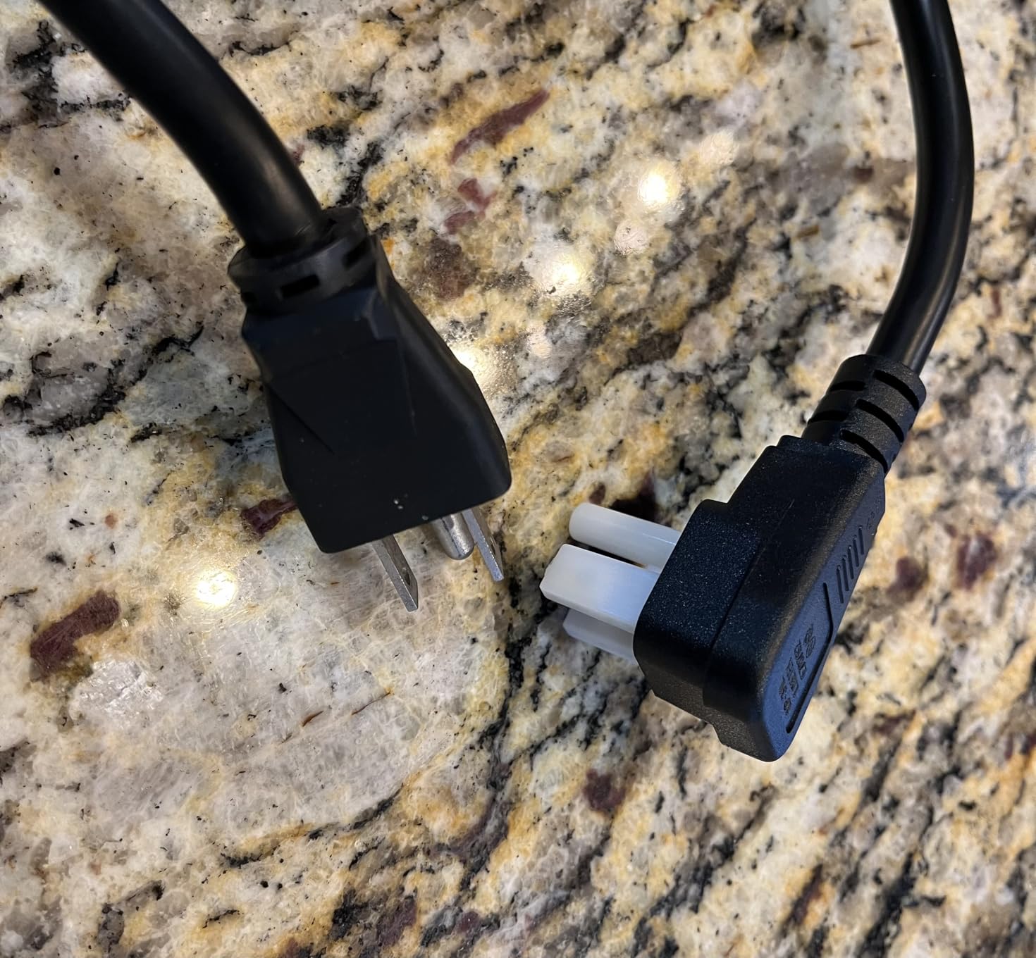 Kasa Outdoor Smart Plug, Smart Home Wi-Fi Outlet with 2 Sockets, EP40 customer photo 1