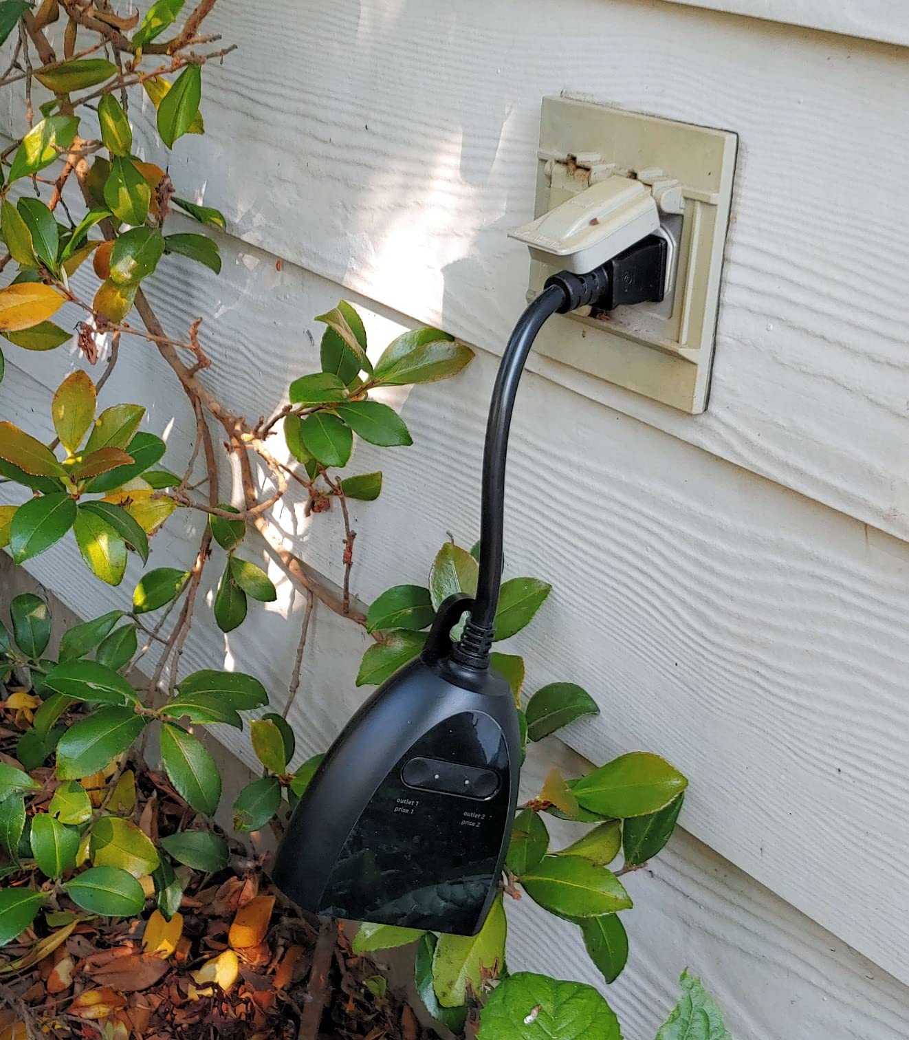 Amazon Basics Outdoor Smart Plug with 2 Individually Controlled Outlets, Works with Alexa Only, Voice Control, Weather Resistant, 2.4 GHz Wi-Fi, No Hub Required, Black customer photo 2
