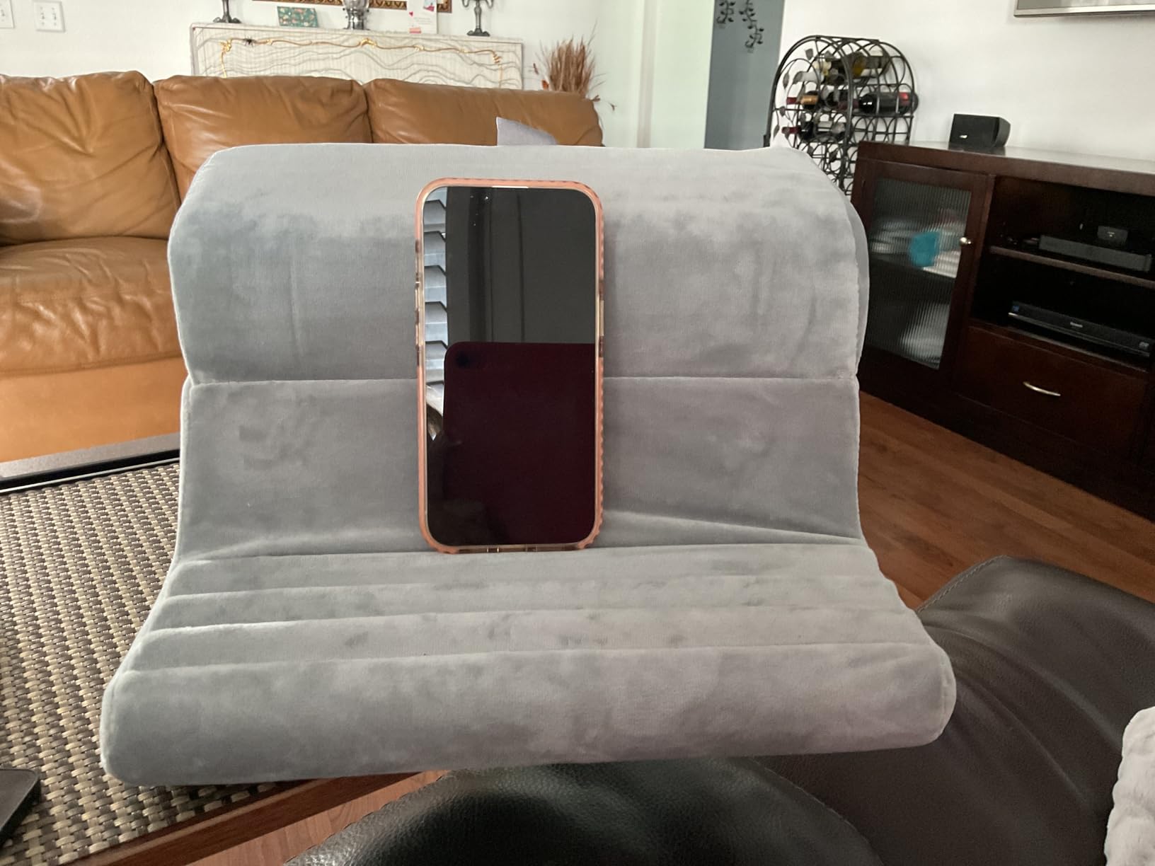 UGREEN Tablet Pillow Stand for Lap Soft Holder Bed with 3 Viewing Angles Adjustable Home Office Accessories Compatible with iPad Pro 13 12 11 10.5 Air Mini 5 4 3 2 Phone 16 15 14 E-Reader Grey customer photo 2