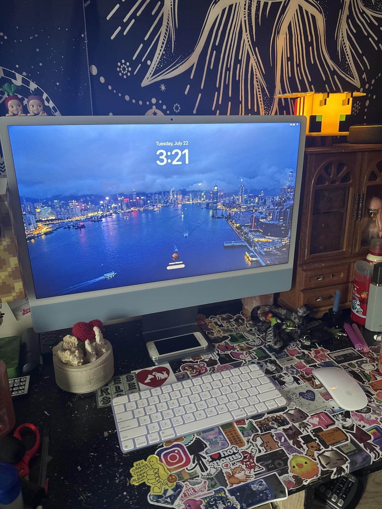 Apple 2021 iMac with Apple M1 Chip with 8-core CPU 24-inch, 8GB RAM, 256GB SSD Storage Blue (Renewed) customer photo 1