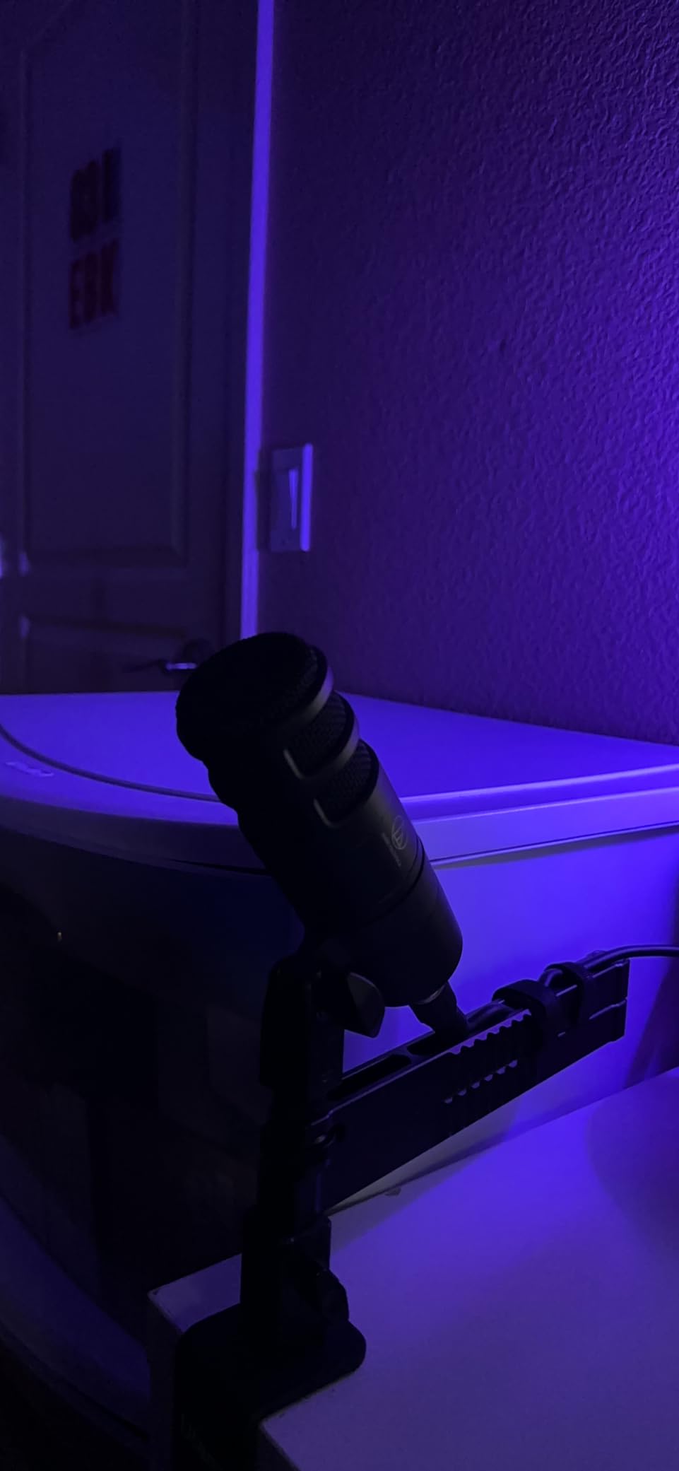 Audio-Technica AT2040 Hypercardioid Dynamic Podcast Microphone customer photo 1